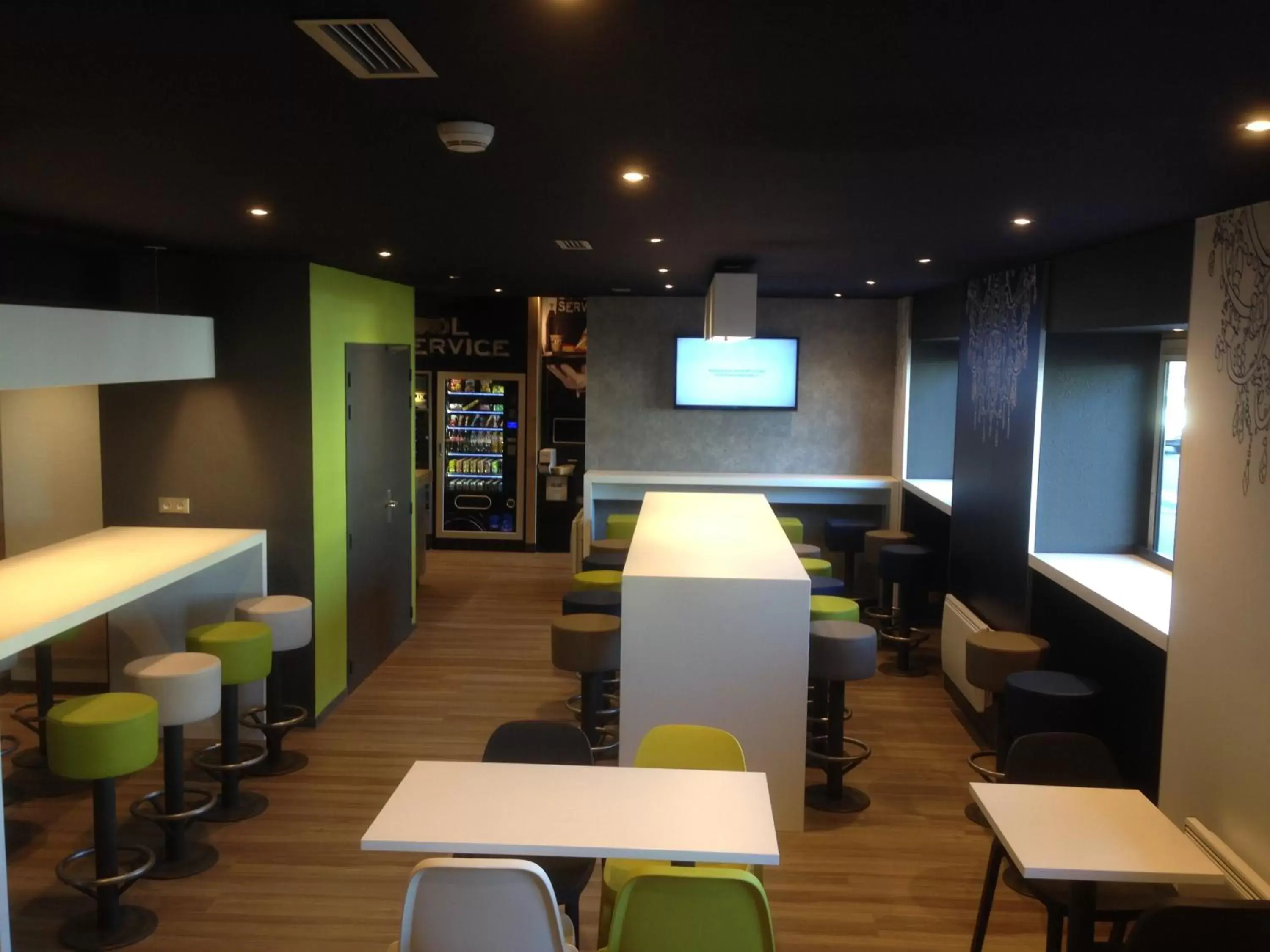 Restaurant/places to eat, Lounge/Bar in ibis Budget Caen Centre Gare