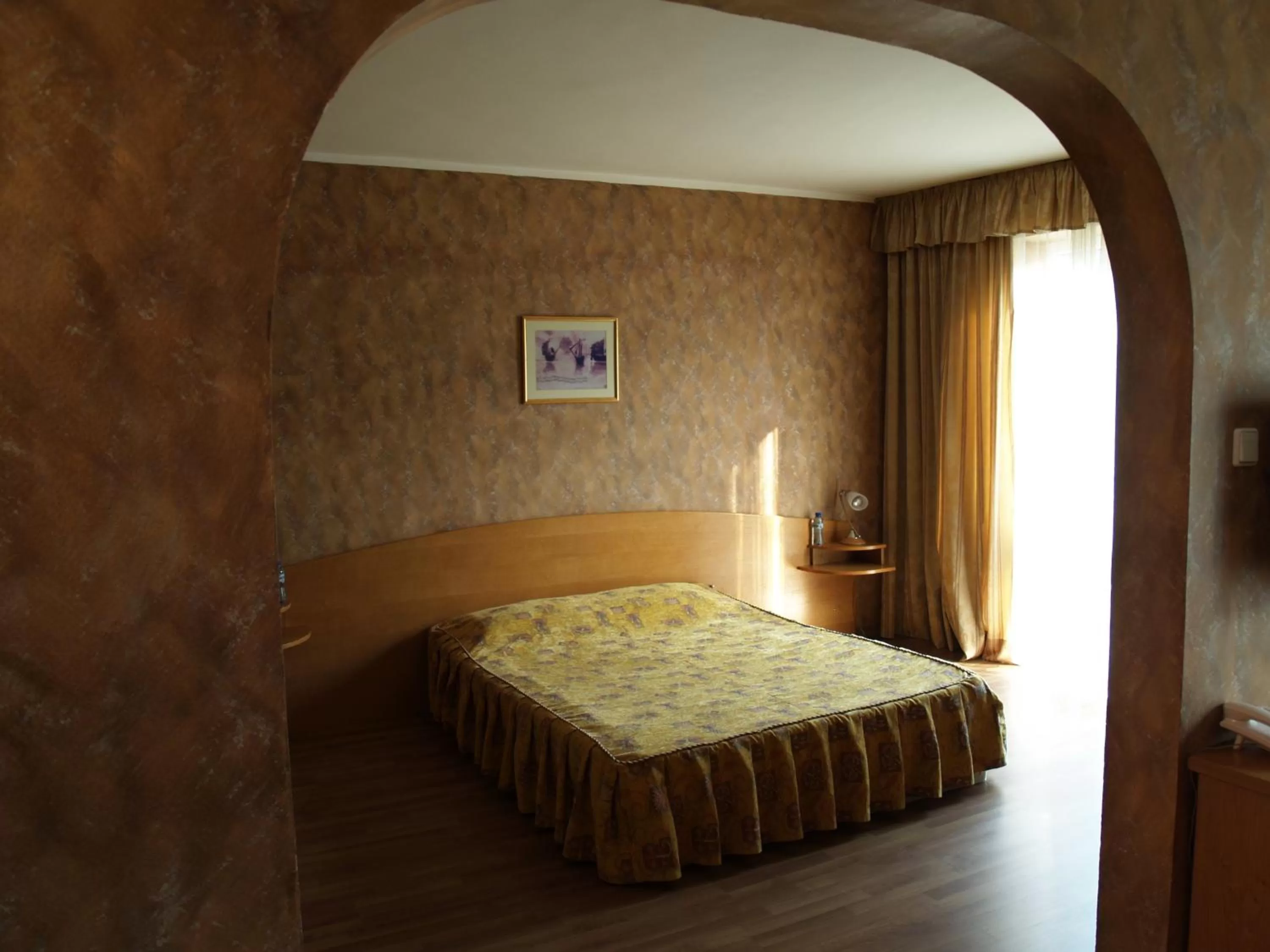 Bed in Hotel Akord - Free Parking & Metro Access