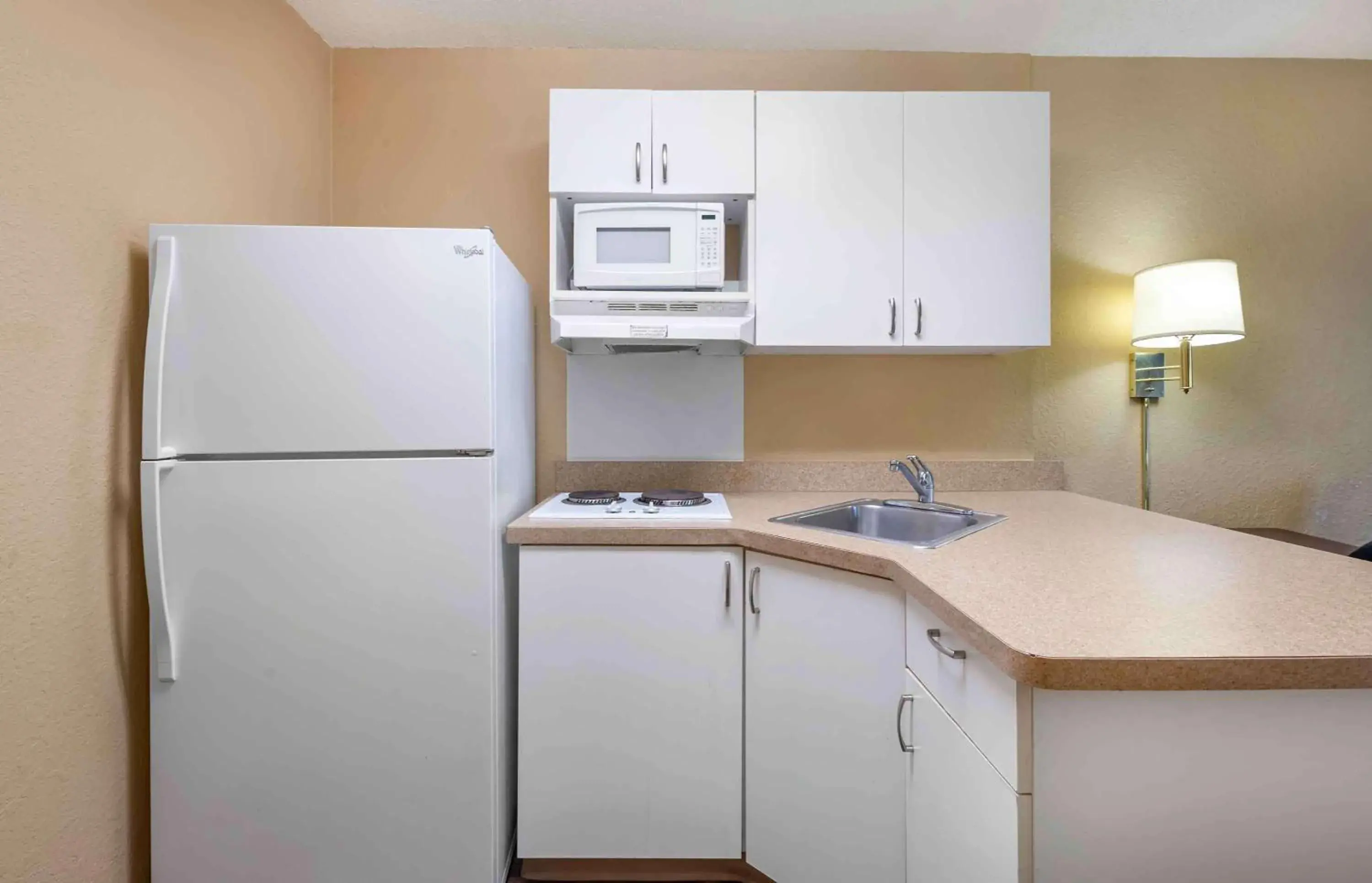 Bedroom, Kitchen/Kitchenette in Extended Stay America Suites - Gainesville - I-75