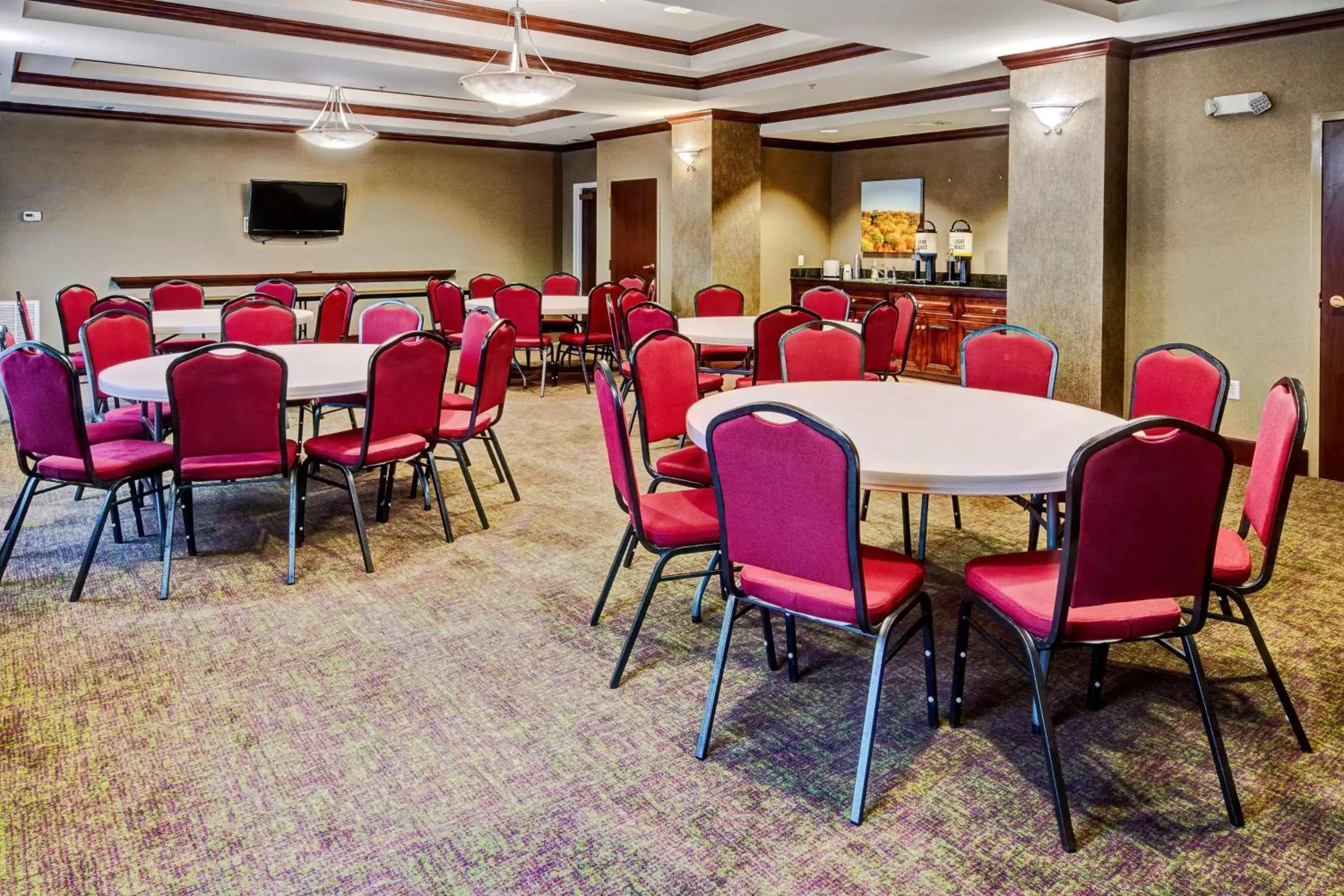 Meeting/conference room, Restaurant/Places to Eat in Hampton Inn Van Buren