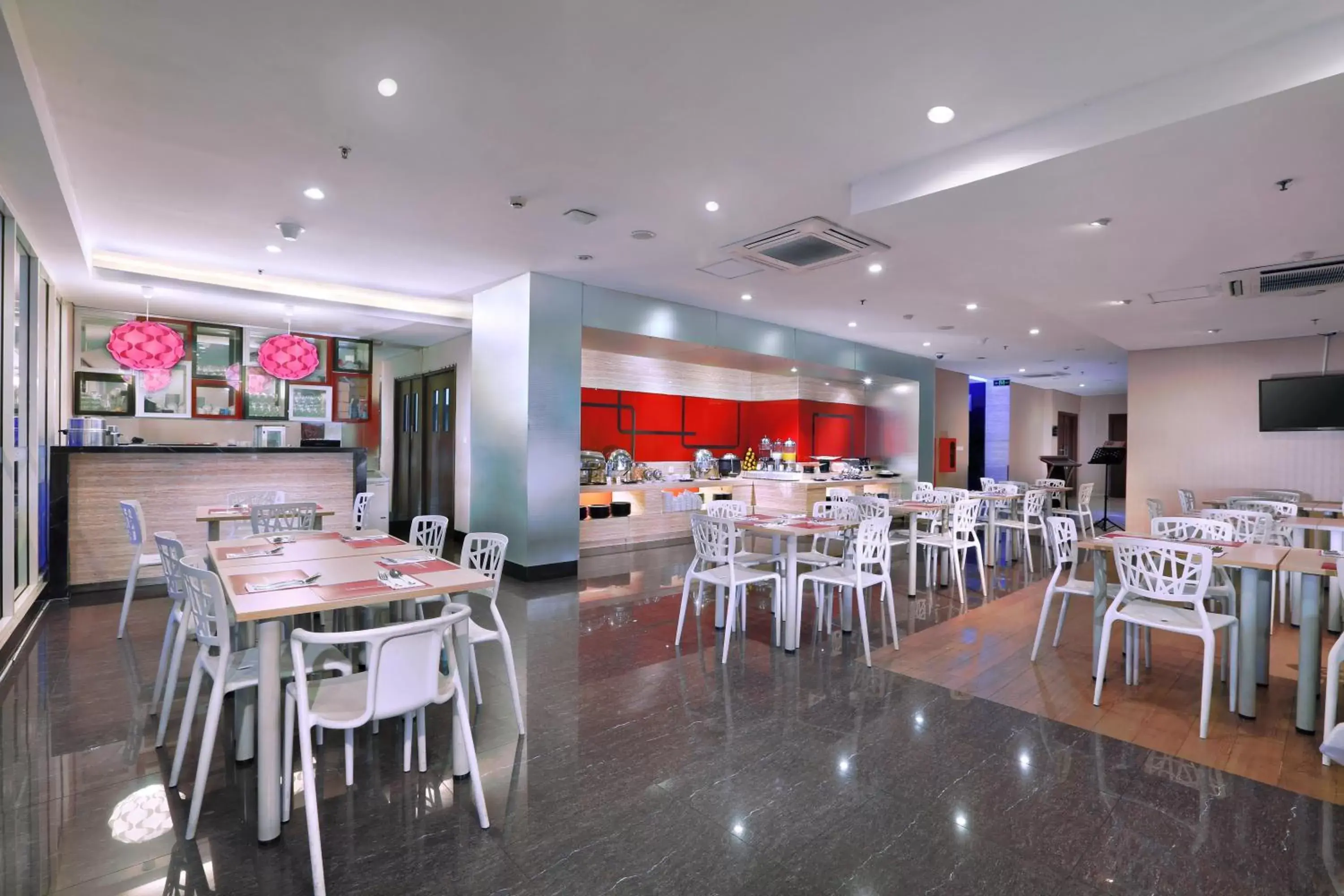 Restaurant/Places to Eat in favehotel Tanah Abang - Cideng