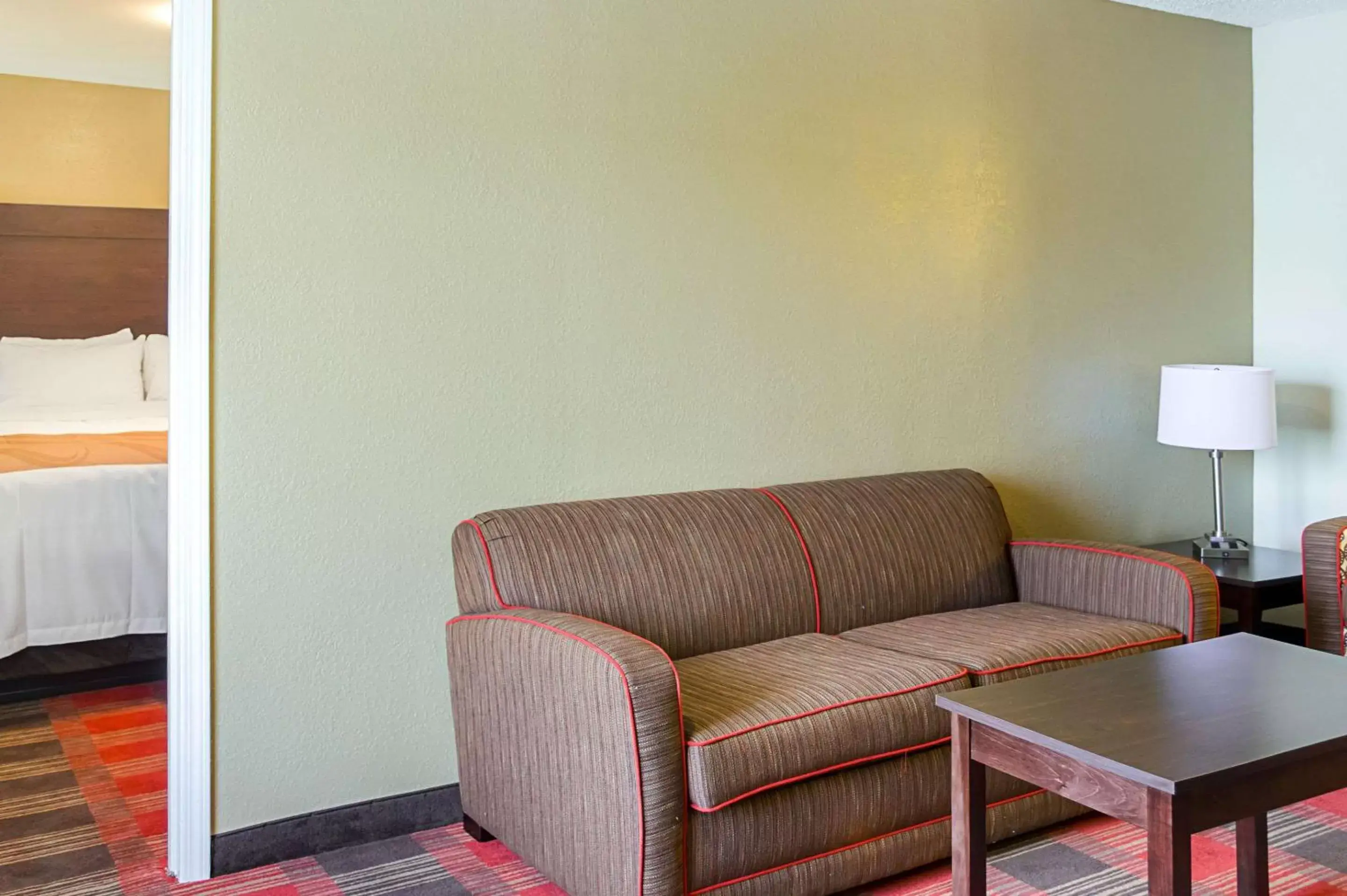 Photo of the whole room in Quality Inn Vicksburg Photo of the whole room in Quality Inn Vicksburg