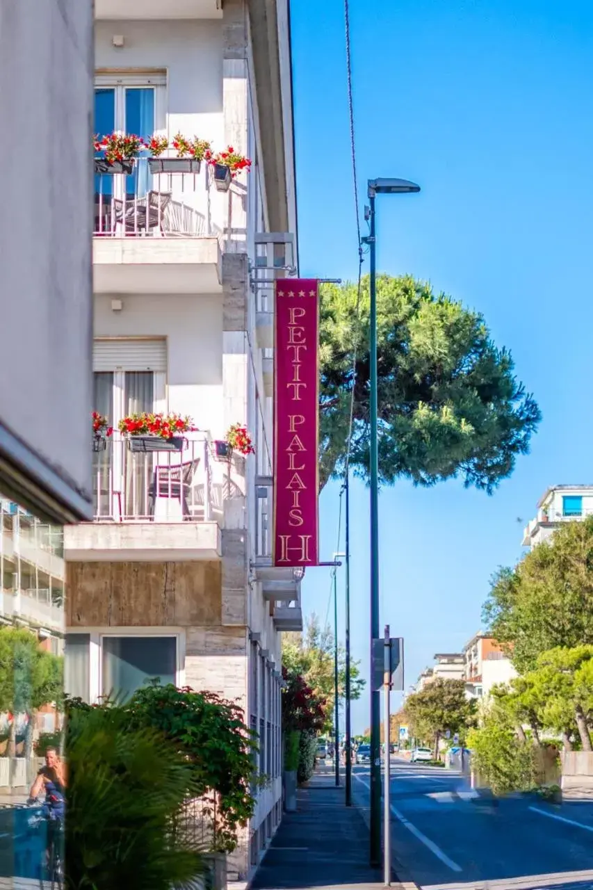 Property Building in Hotel Petit Palais