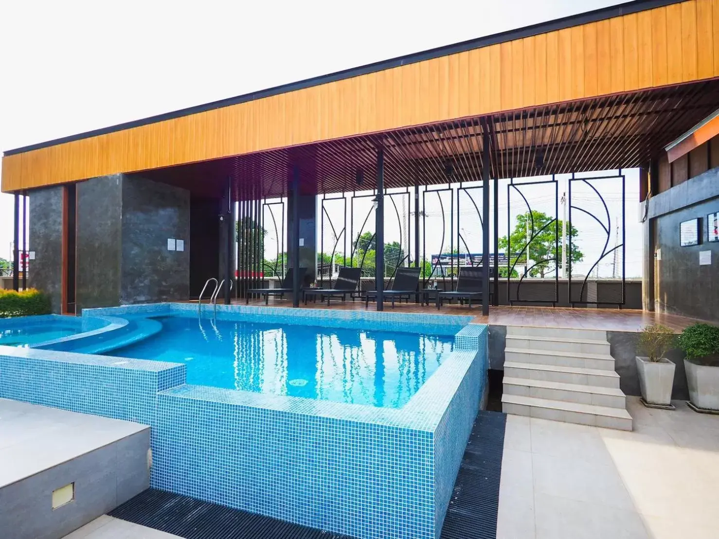 Swimming pool in Ps Sriphu Hotel Swimming pool in Ps Sriphu Hotel