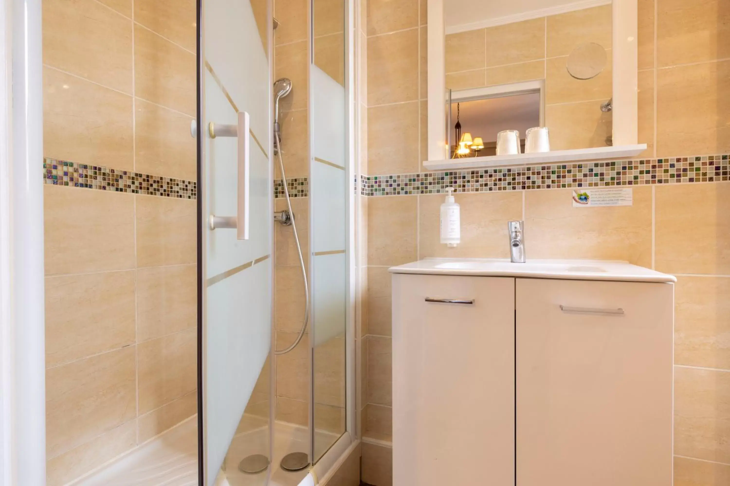 Bathroom in Chatillon Paris Montparnasse Bathroom in Chatillon Paris Montparnasse