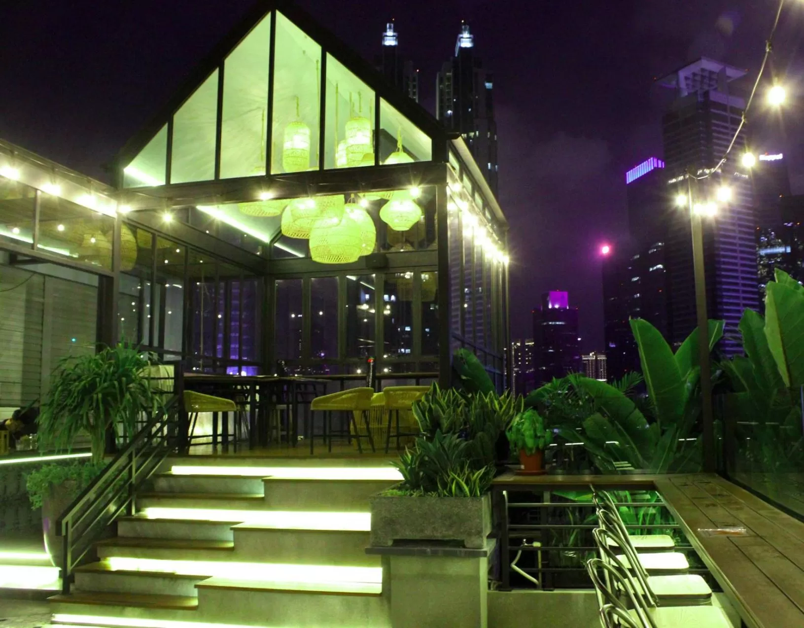 Evening entertainment in La Boheme, Rooms and Coffee