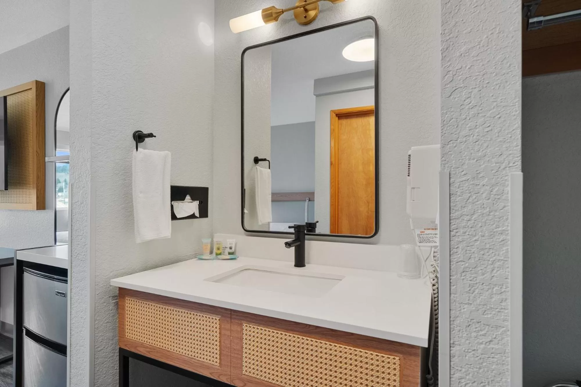 Garibaldi Inn at the Bay