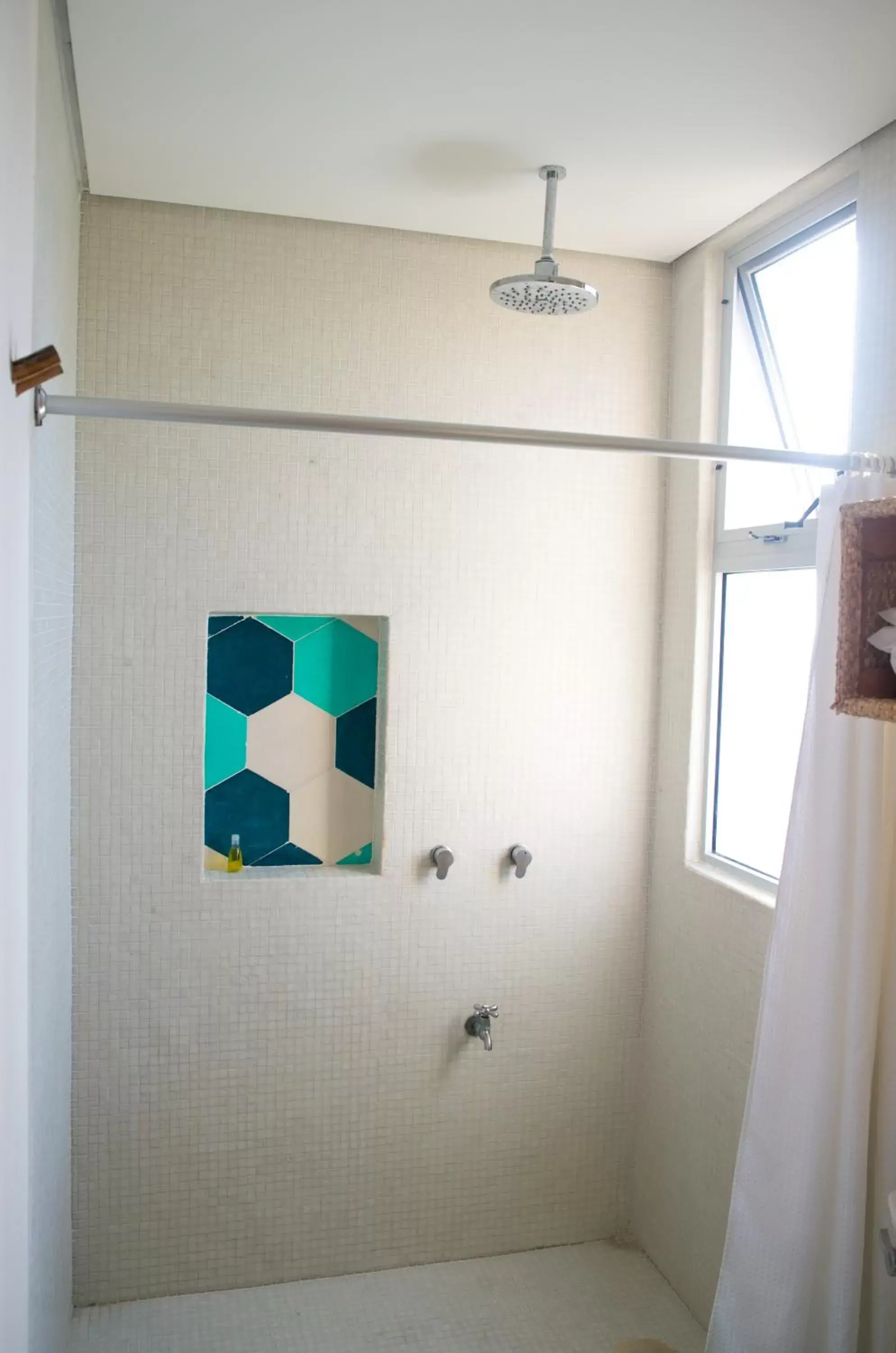 Shower, TV/Entertainment Center in Suites Cielo y Mar