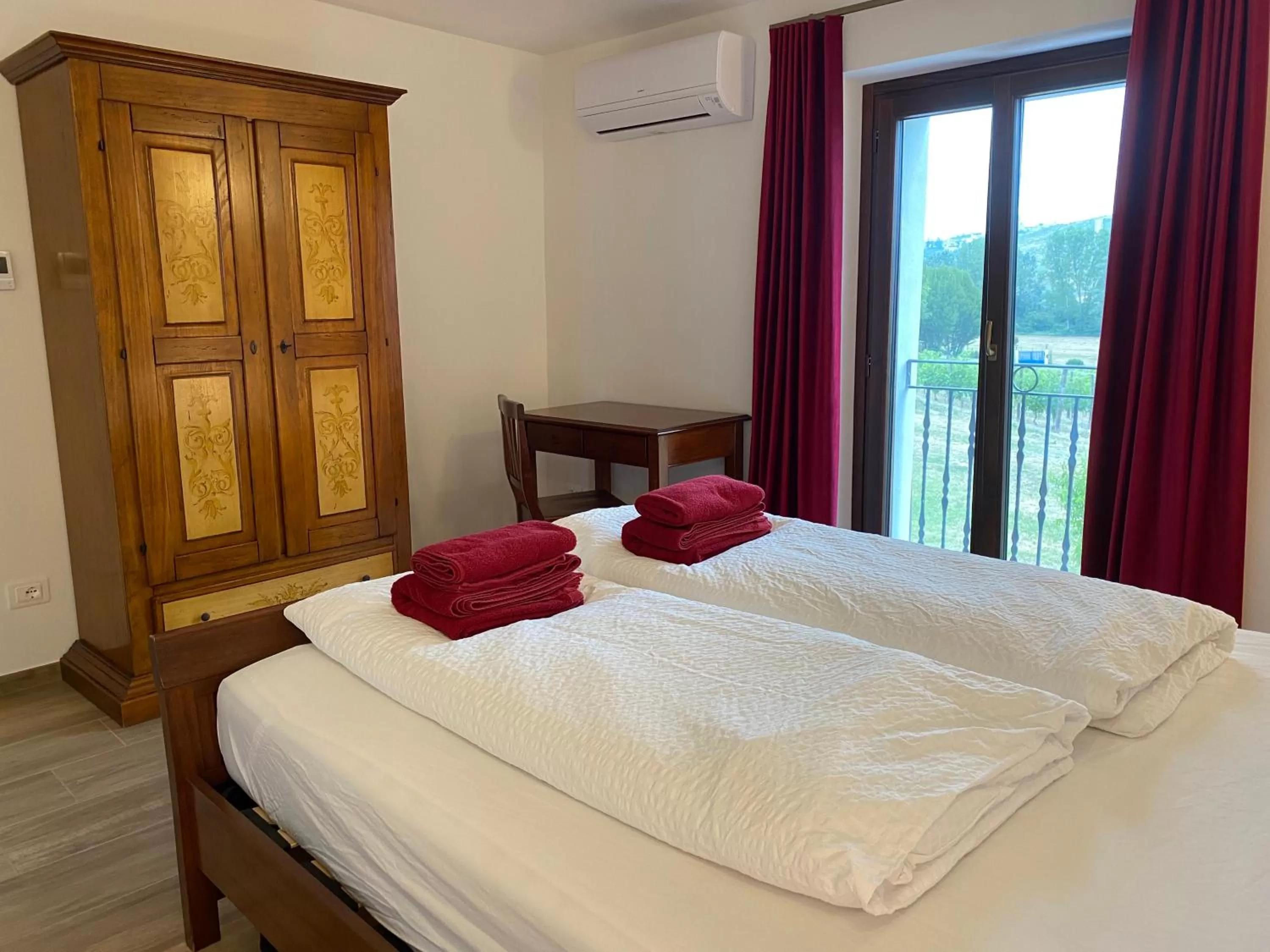 Bedroom, Bed in Villa Vigneto