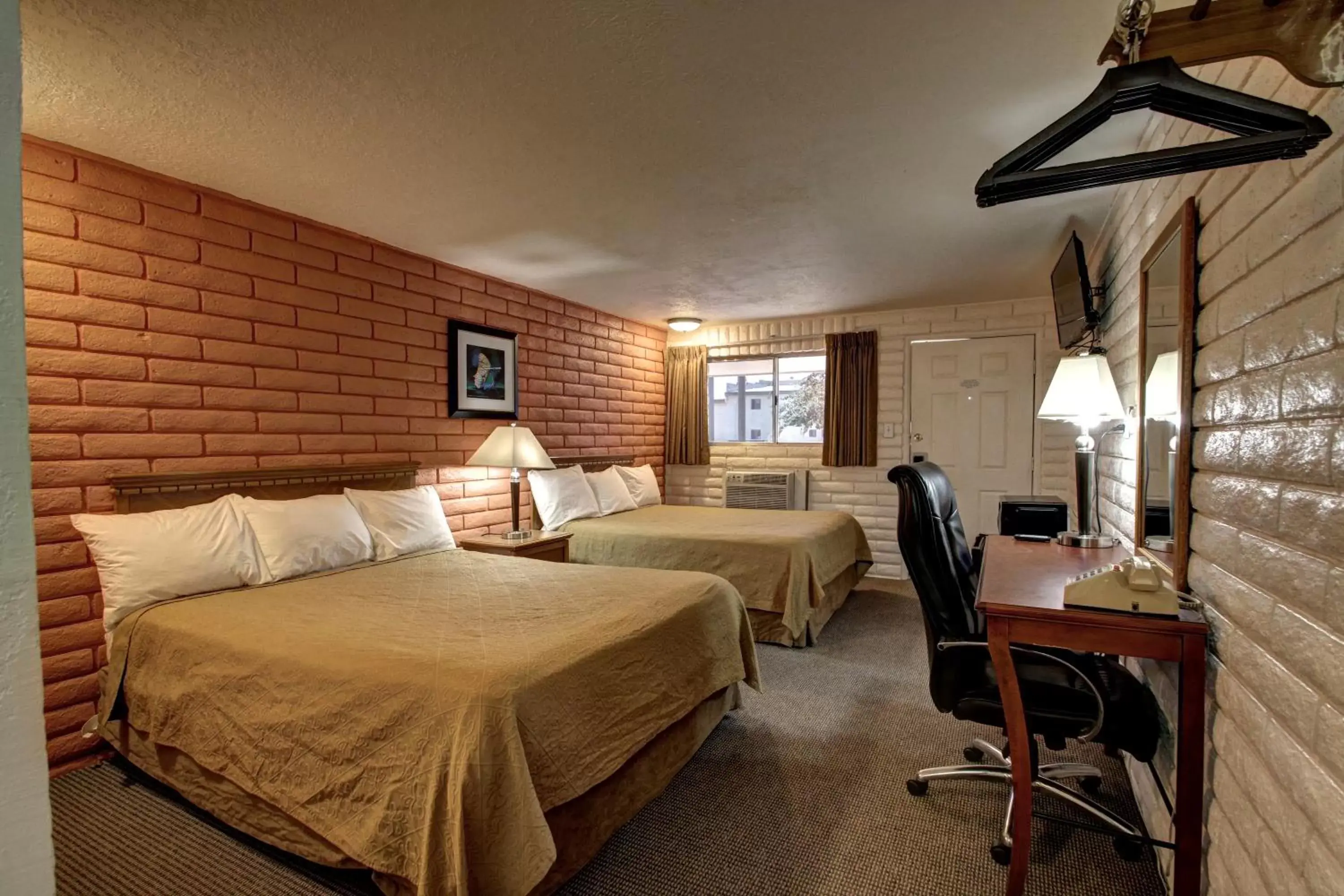 Bedroom, Bed in Country Inn Beaver Utah