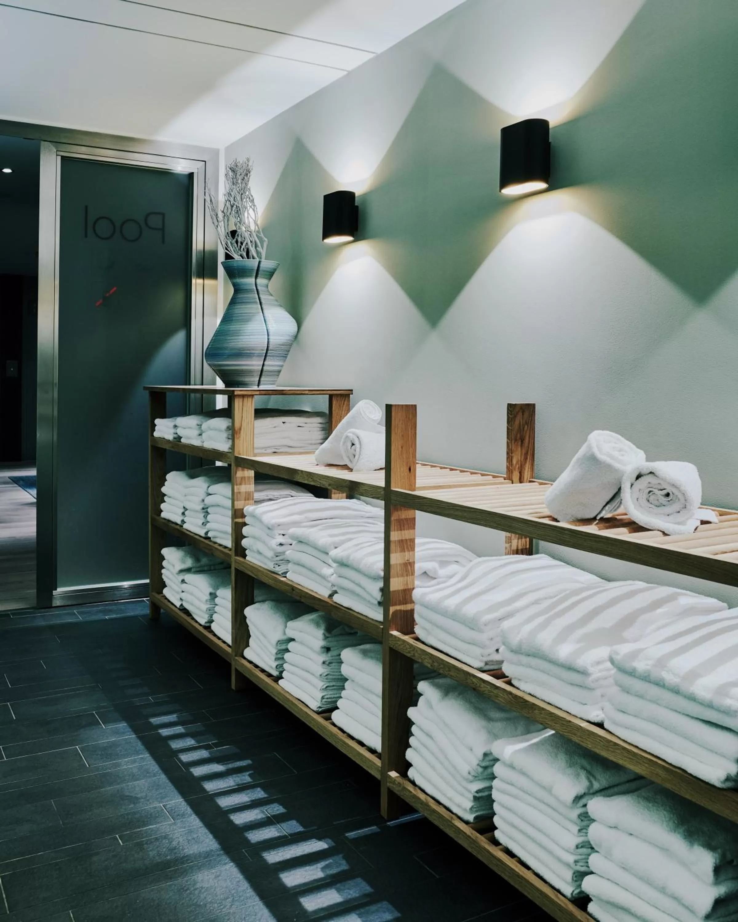 Spa and wellness centre/facilities, Bed in The Cambrian