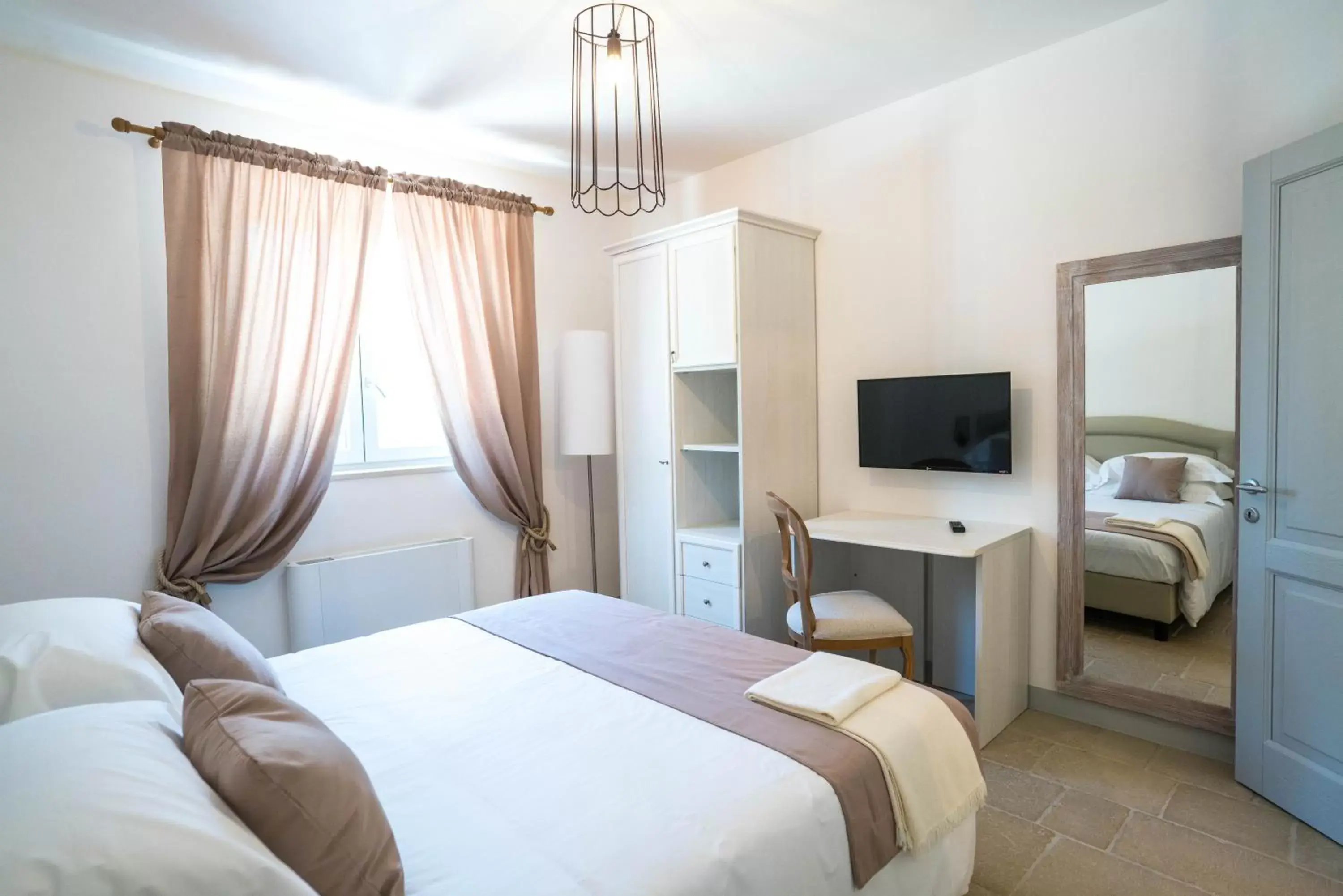 Communal lounge/ TV room, Bed in Borgo Cozzana