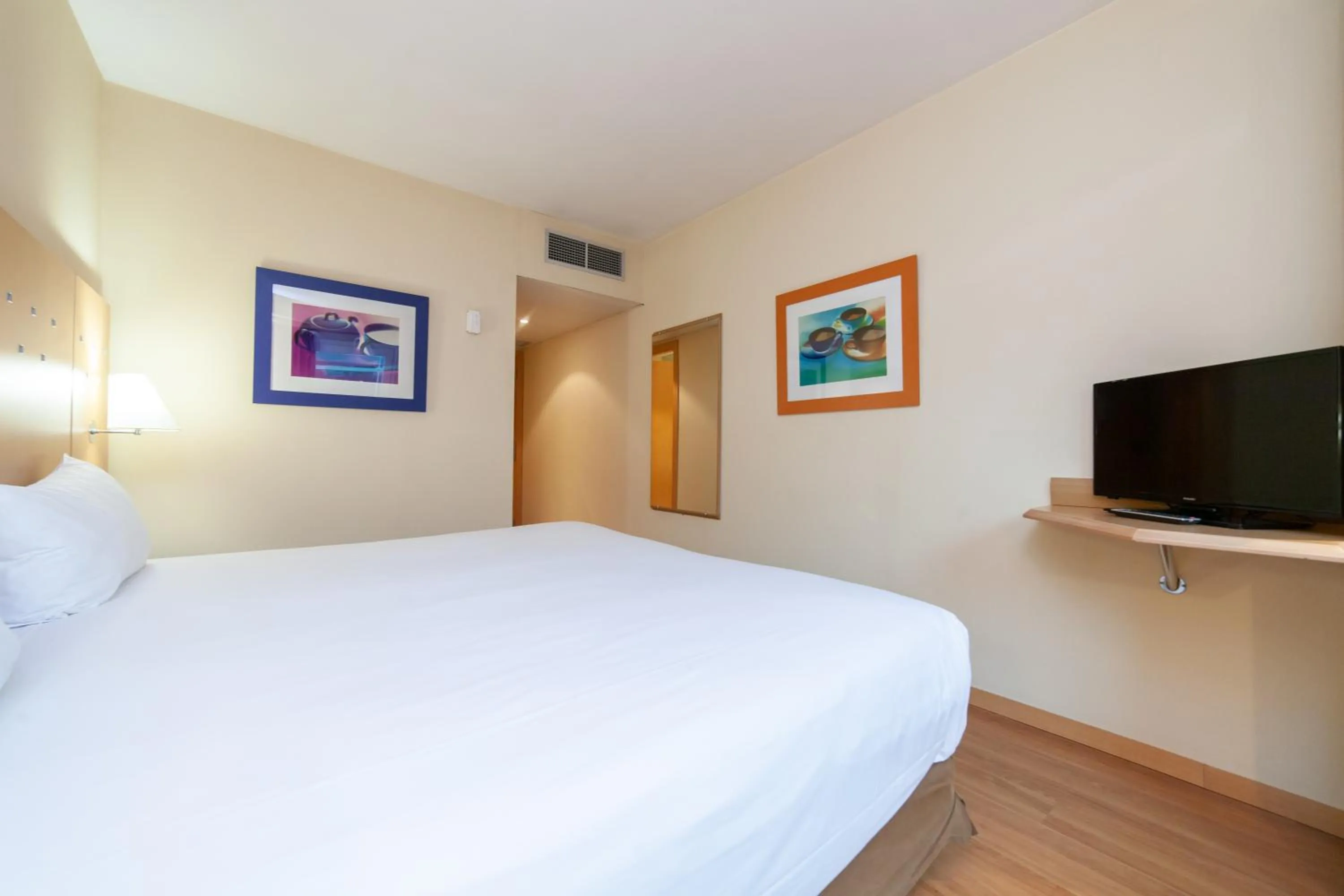 Bed in Ibis Alcala de Henares La Garena