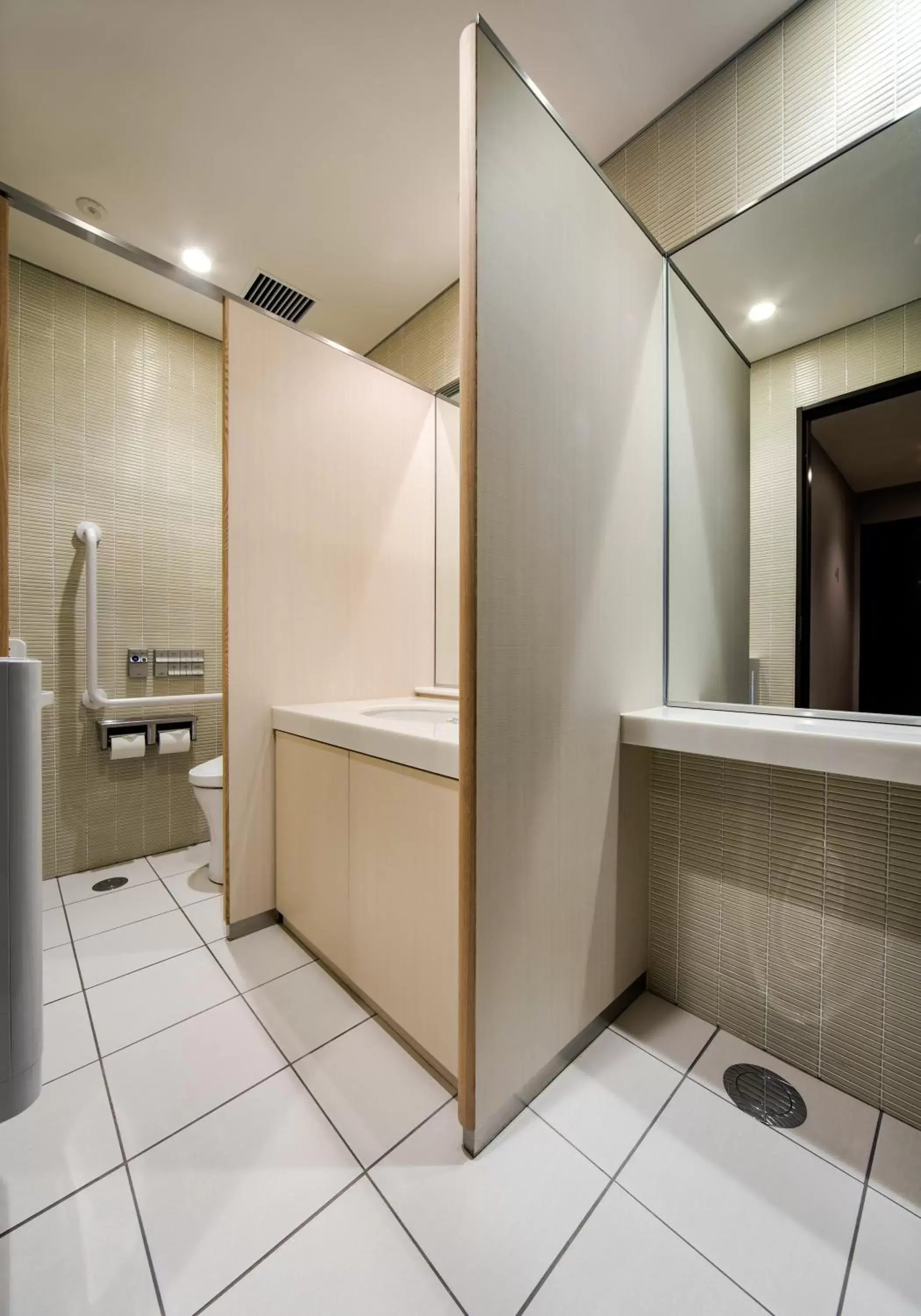 Toilet, Lobby/Reception in Daiwa Roynet Hotel Chiba Ekimae