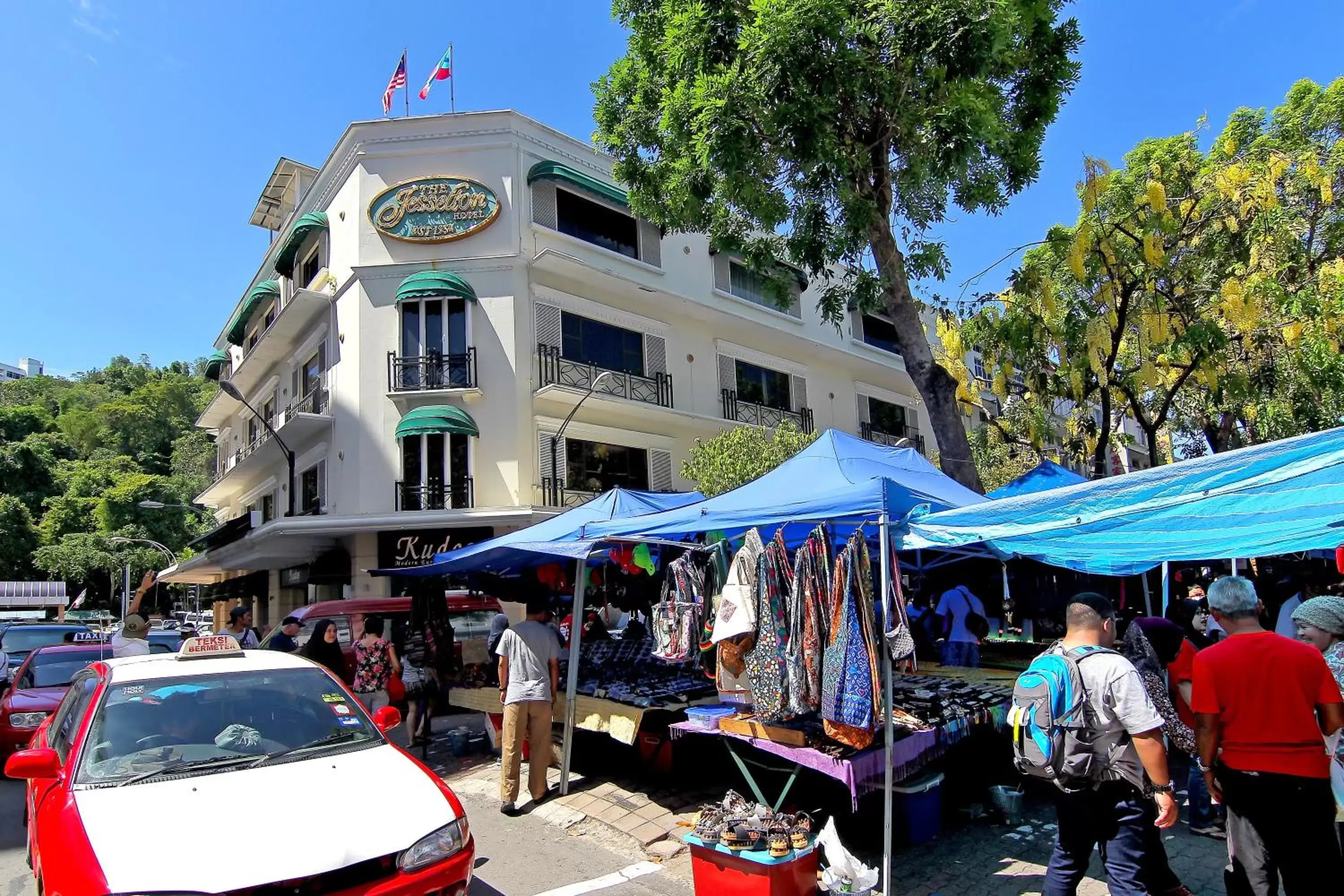 Day, Supermarket/Shops in The Jesselton Hotel