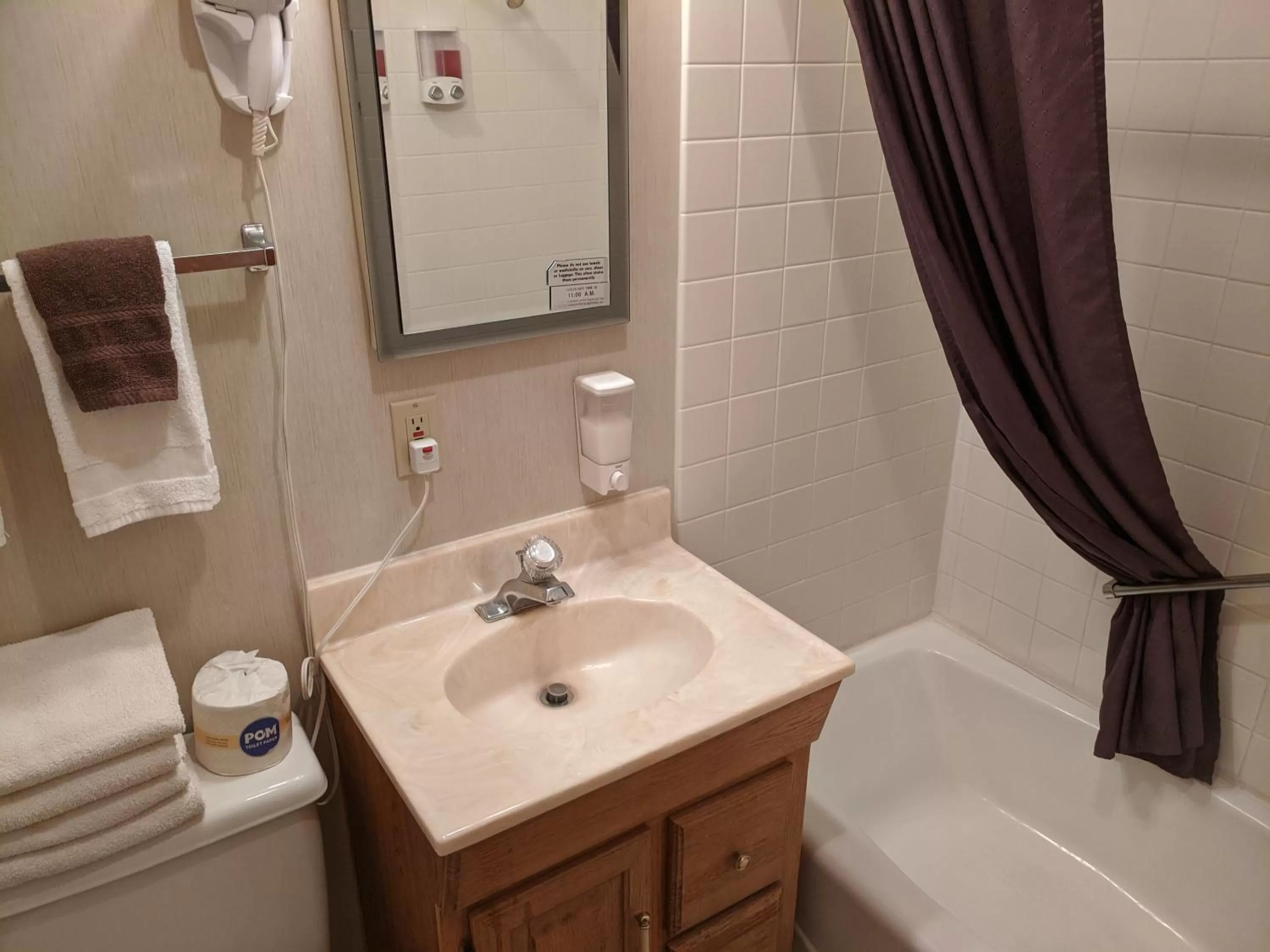 Bathroom in Aquarius Inn