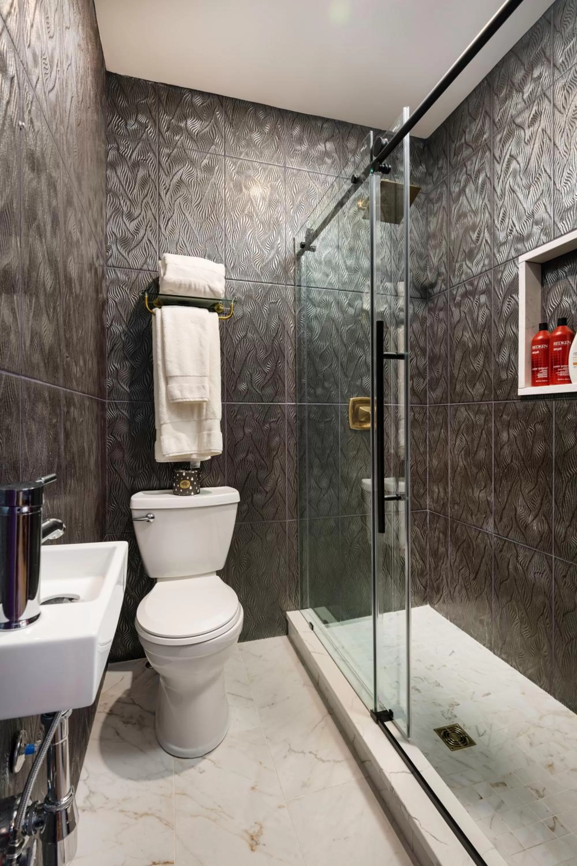 Shower in The Edward Buffalo