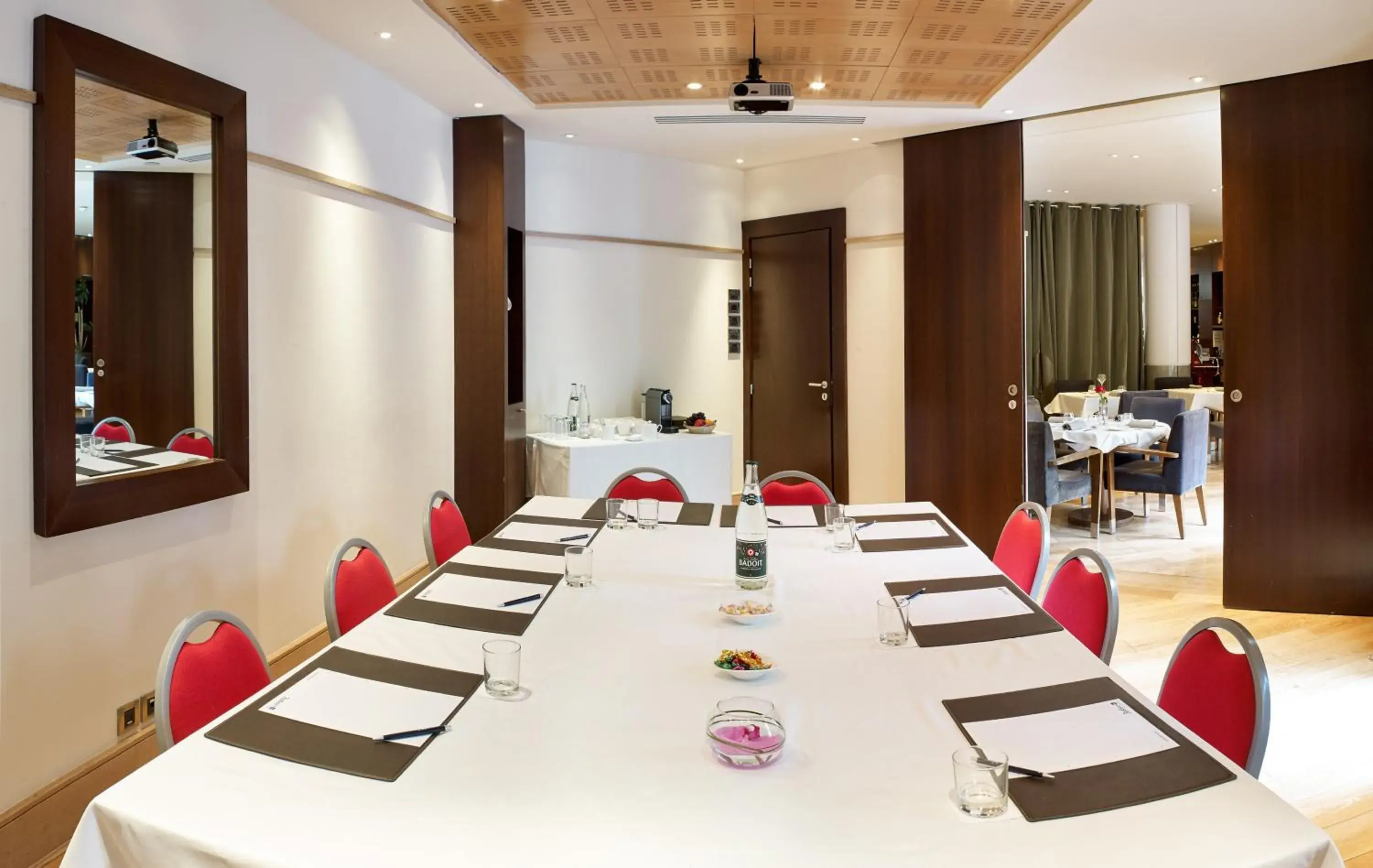 Meeting/conference room in Radisson Blu Hotel Champs Elysees (Pet-friendly)