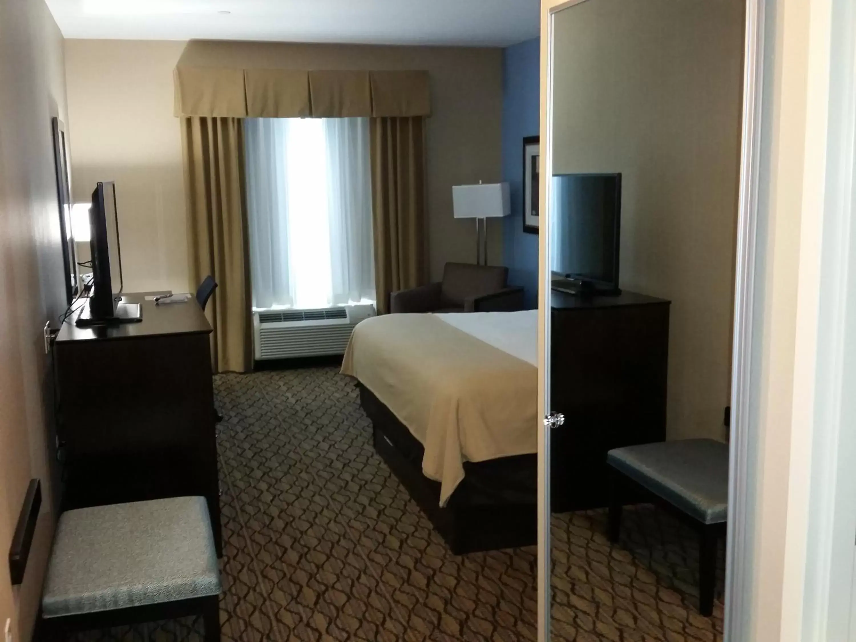 Photo of the whole room, Bed in Holiday Inn Express and Suites Atascocita - Humble - Kingwood, an IHG Hotel