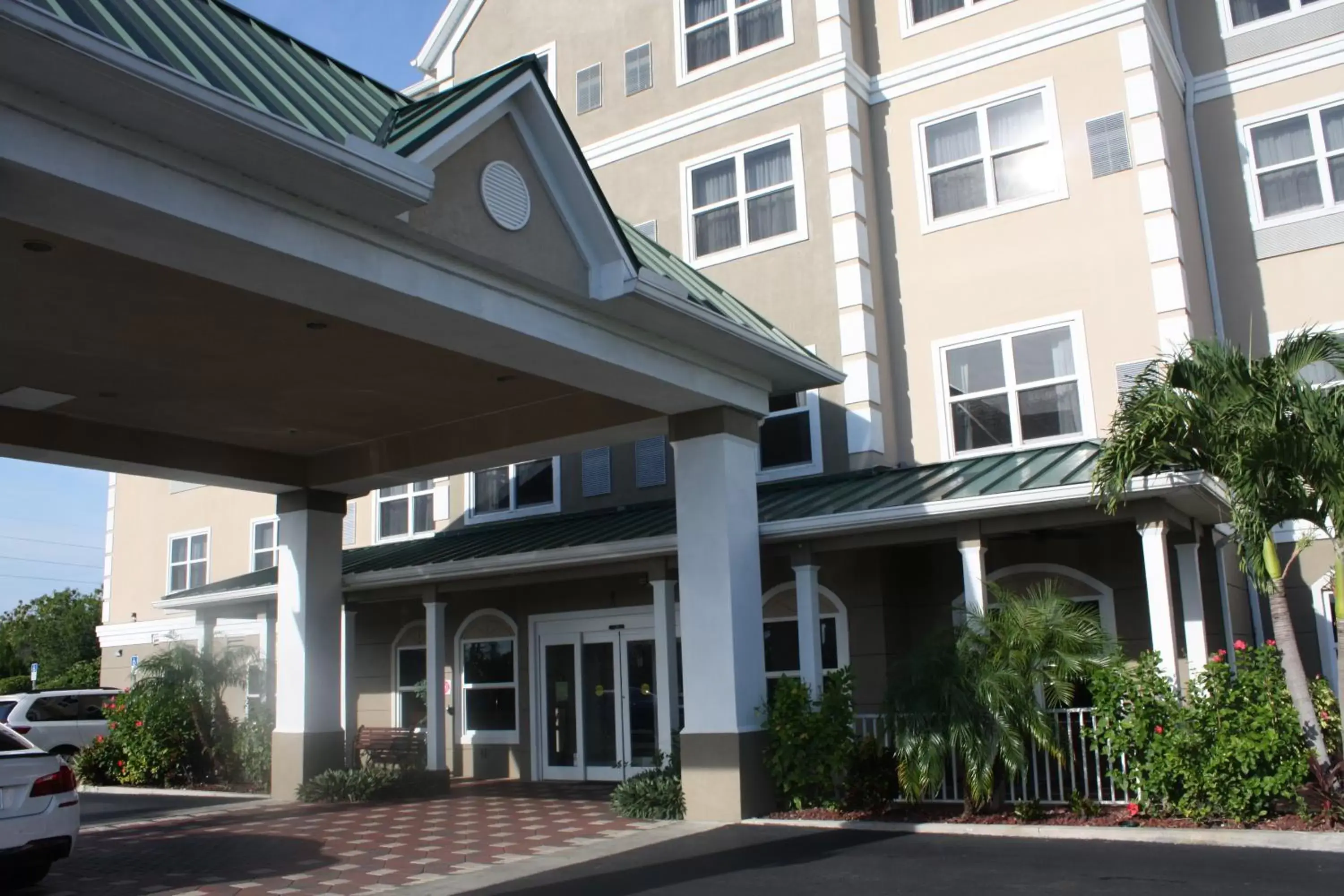 Facade/entrance, Property Building in Country Inn & Suites by Radisson, Tampa Airport North, FL