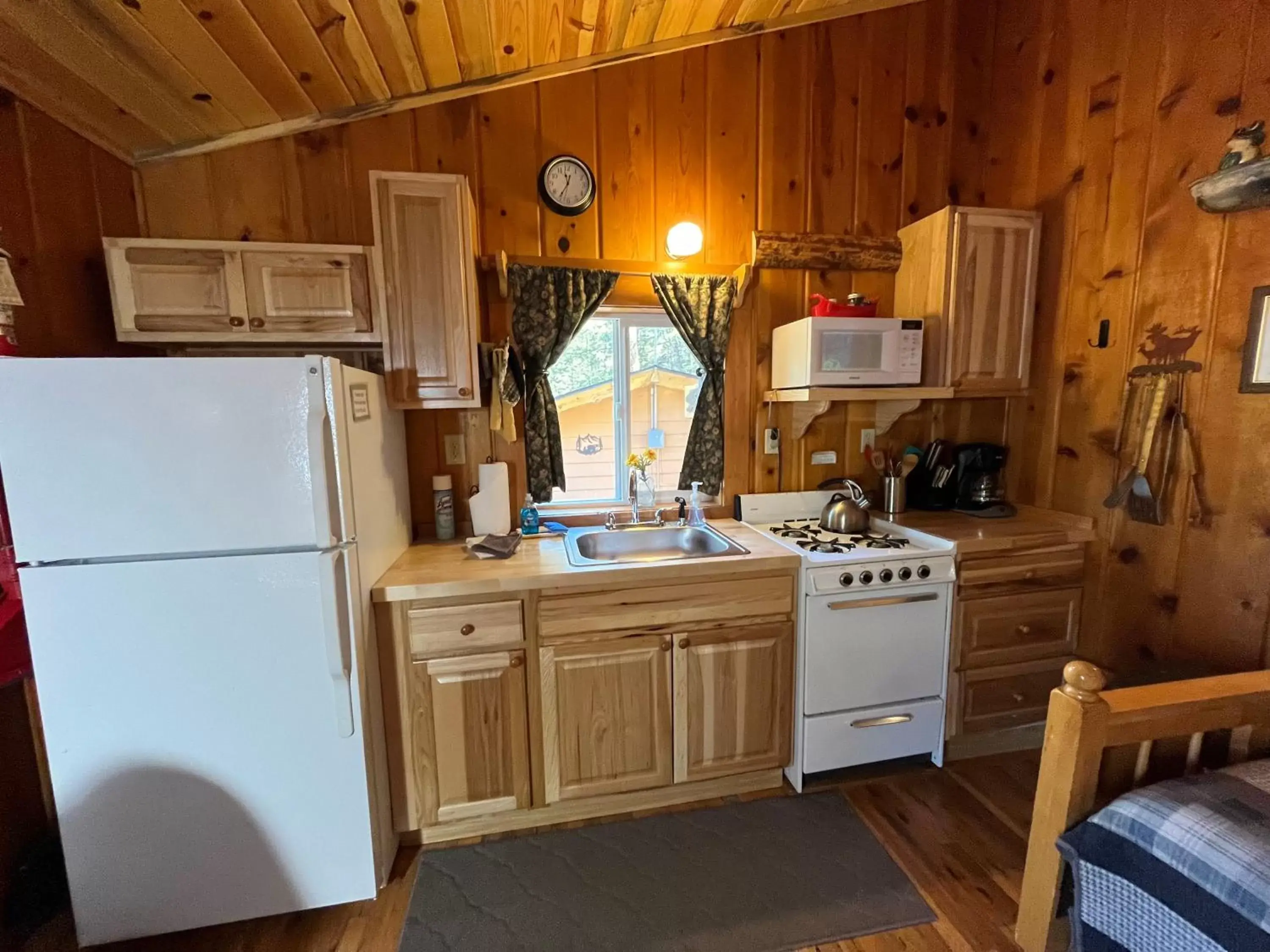 Kitchen/Kitchenette in Pine Haven Resort