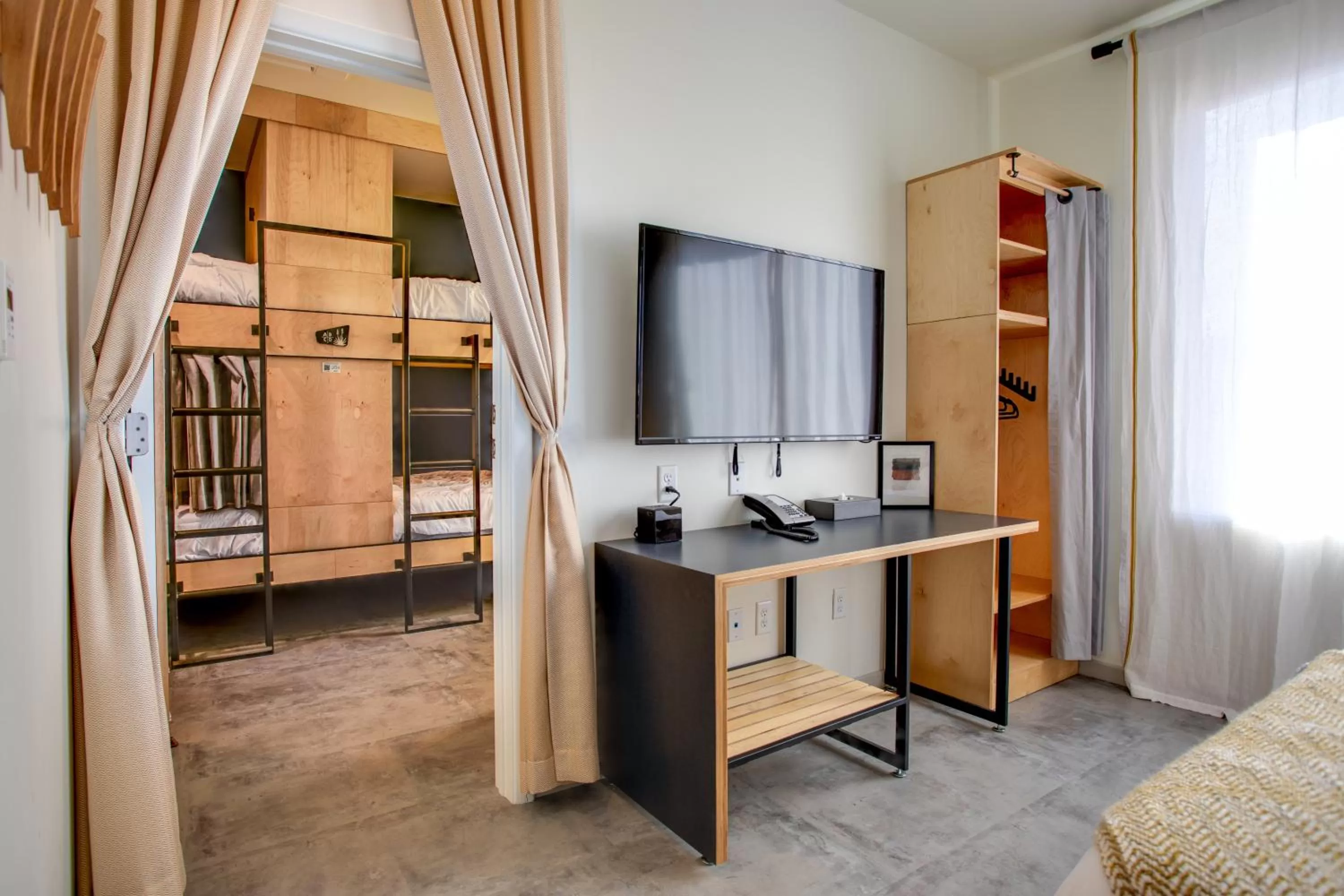 TV and multimedia, Bed in The Monterey Motel