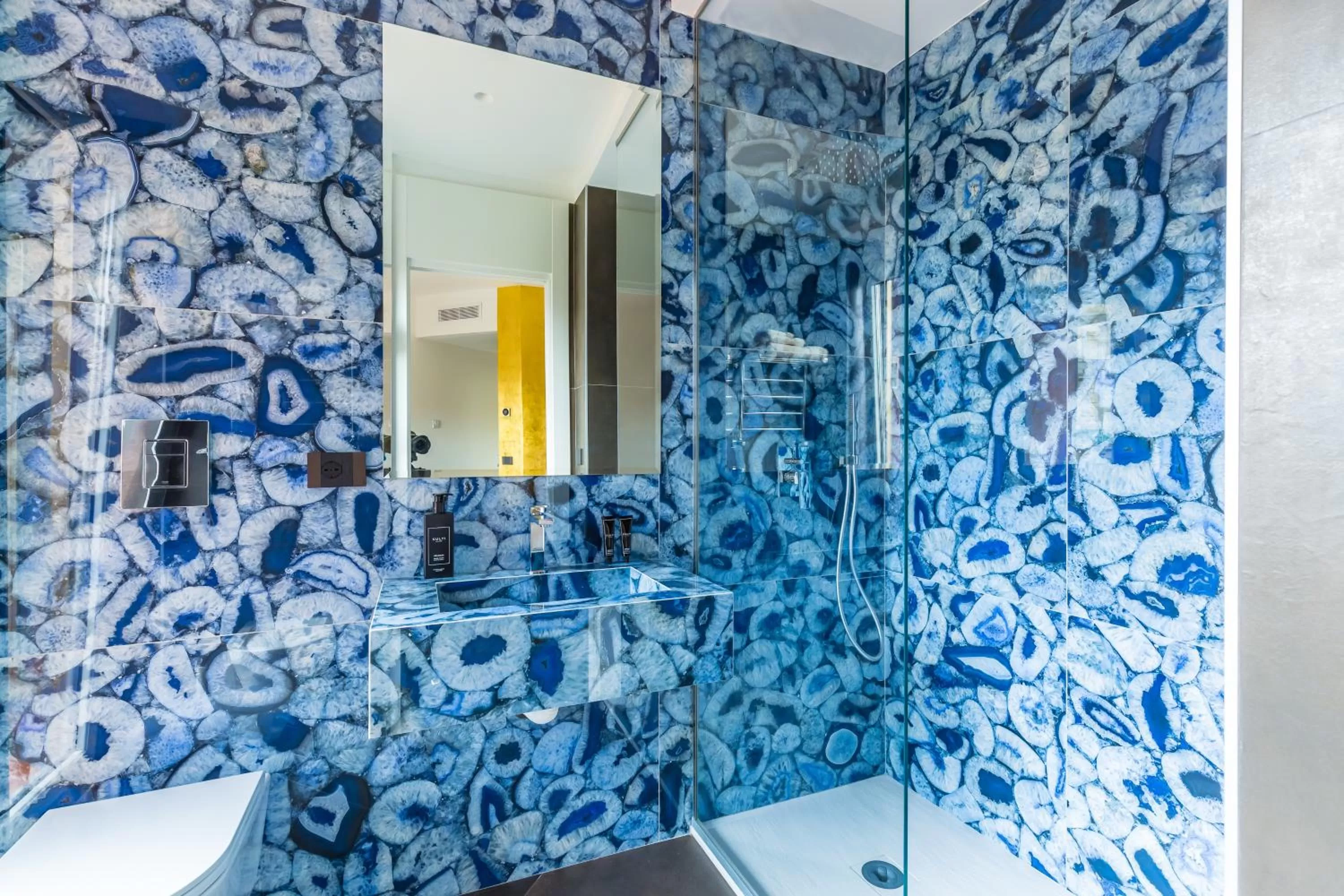 Shower in Dei Martiri Suite