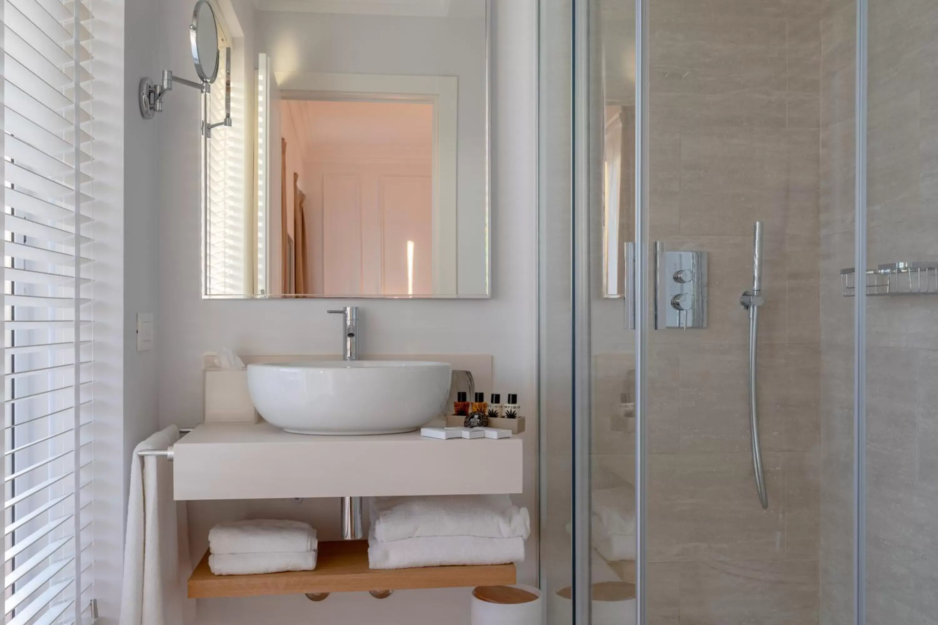 Shower, Bathroom in Porto Romano - The Marina Resort