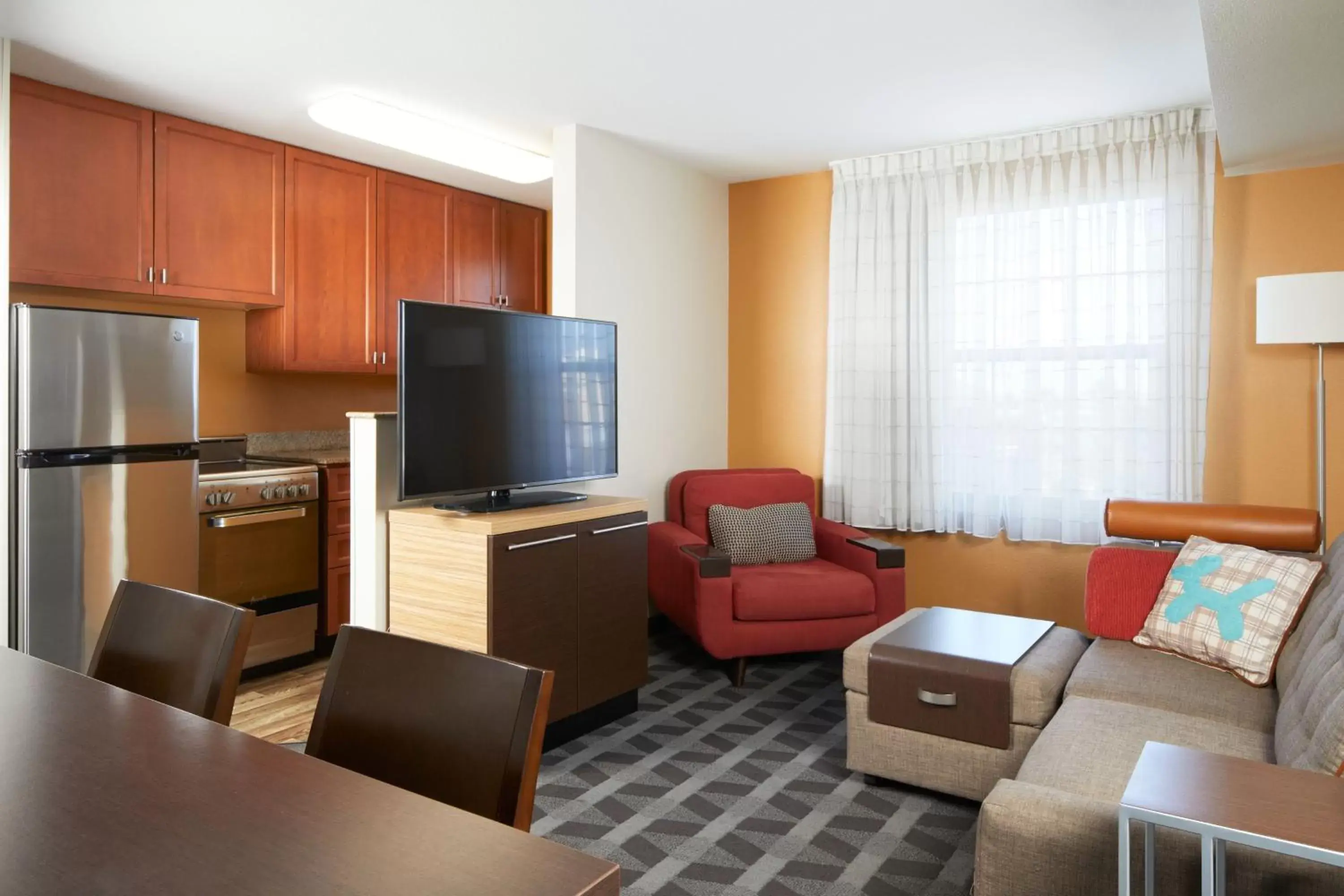 Bedroom, TV/Entertainment Center in TownePlace Suites by Marriott Ontario Airport