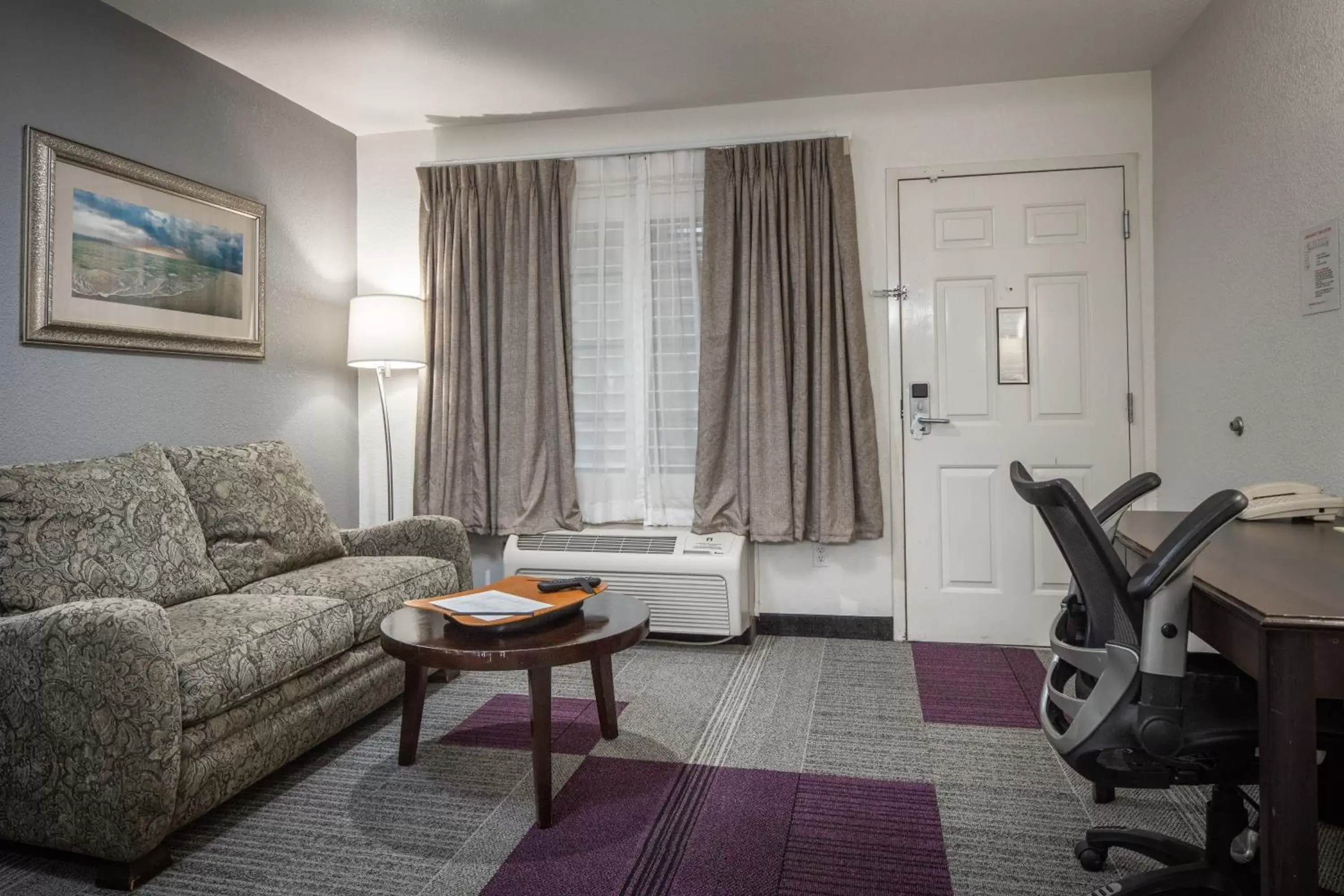 Seating Area in Atherton Park Inn and Suites