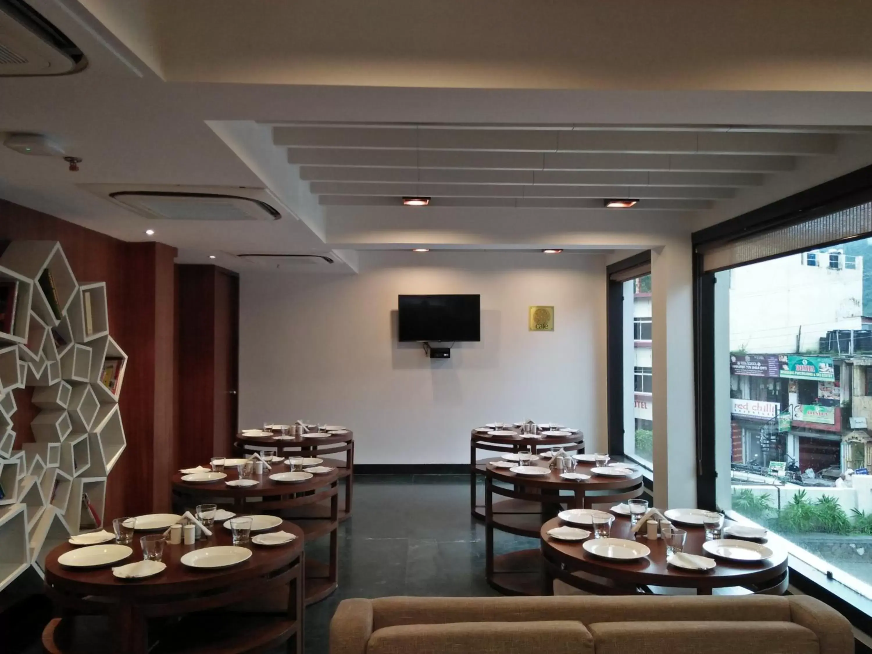 Restaurant/places to eat in Holy River Hotel Restaurant/places to eat in Holy River Hotel