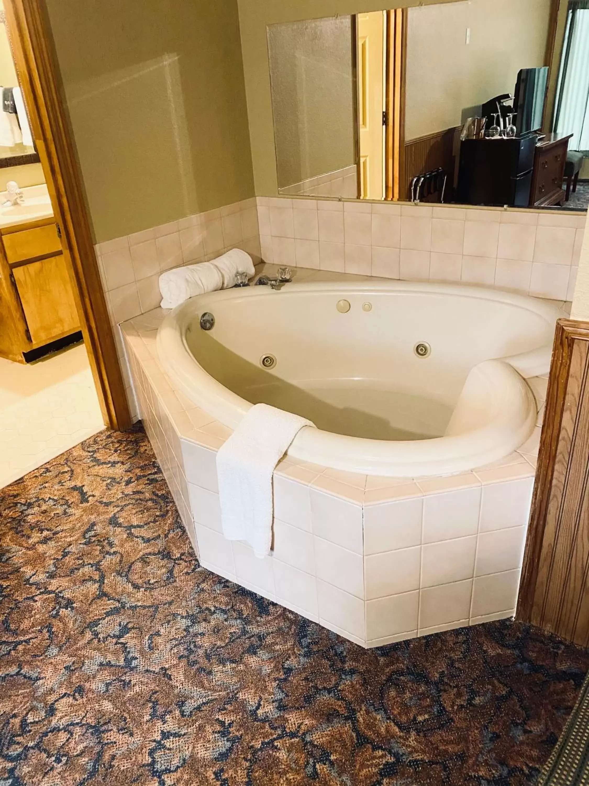 Bath, Bathroom in Sylvan Valley Lodge and Cellars