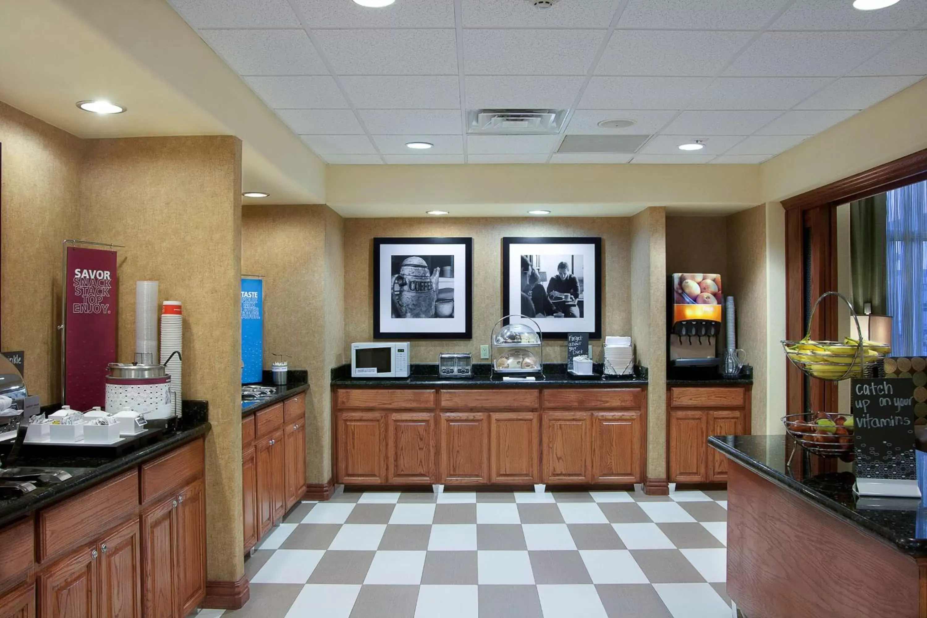 Dining area in Hampton Inn and Suites-Brownsville