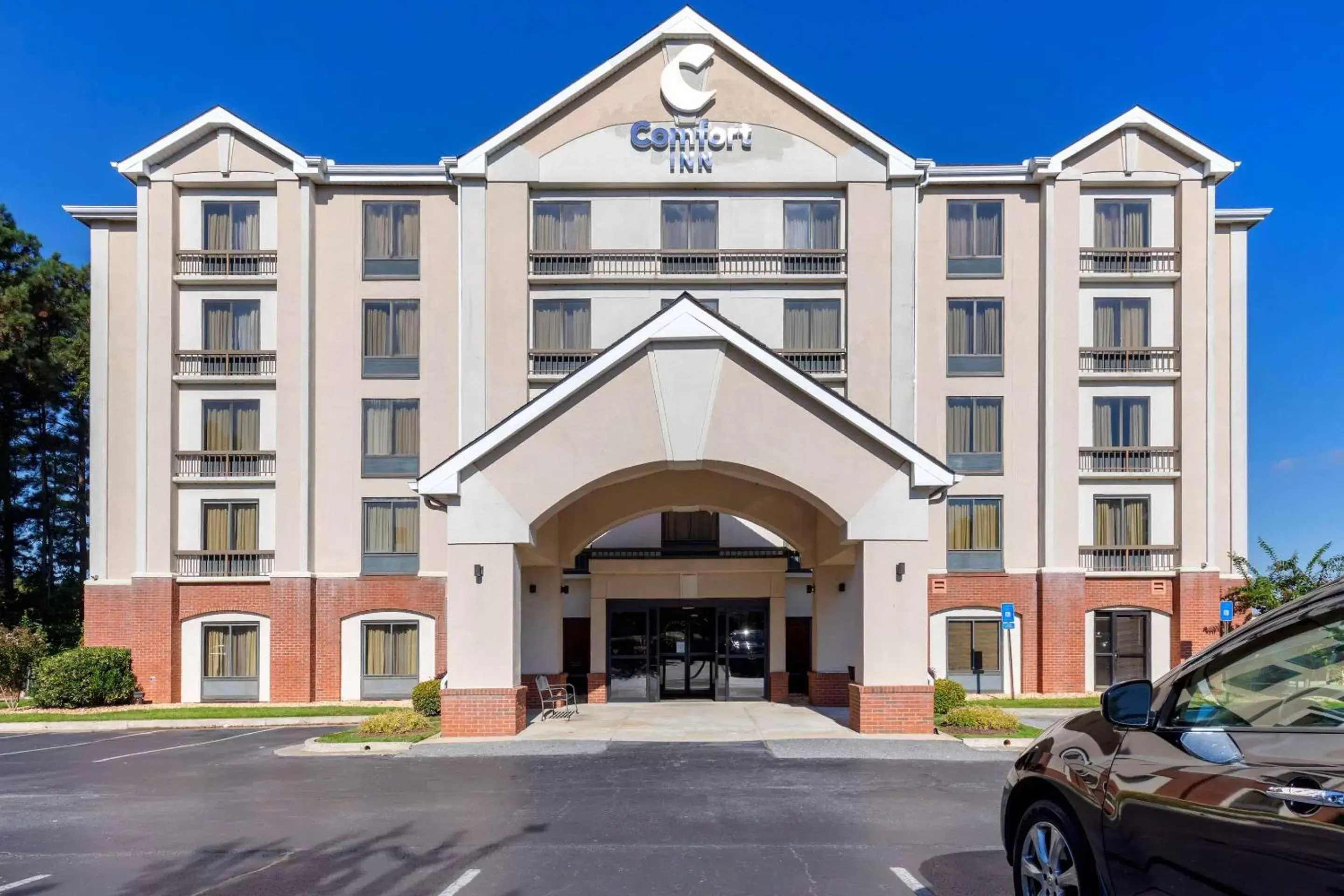 Property Building in Comfort Inn Kennesaw