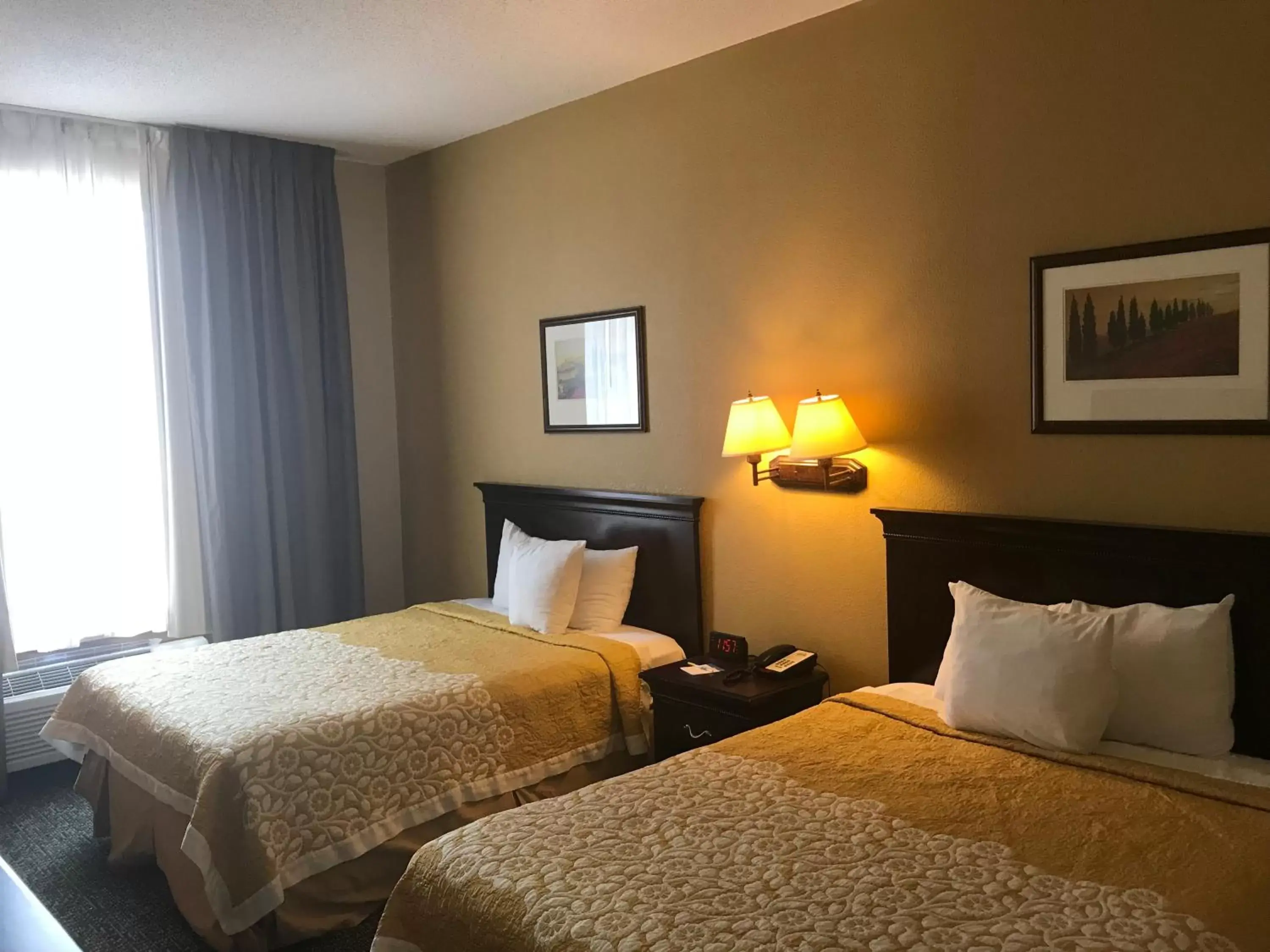 Photo of the whole room, Bed in Days Inn & Suites by Wyndham Tucker/Northlake