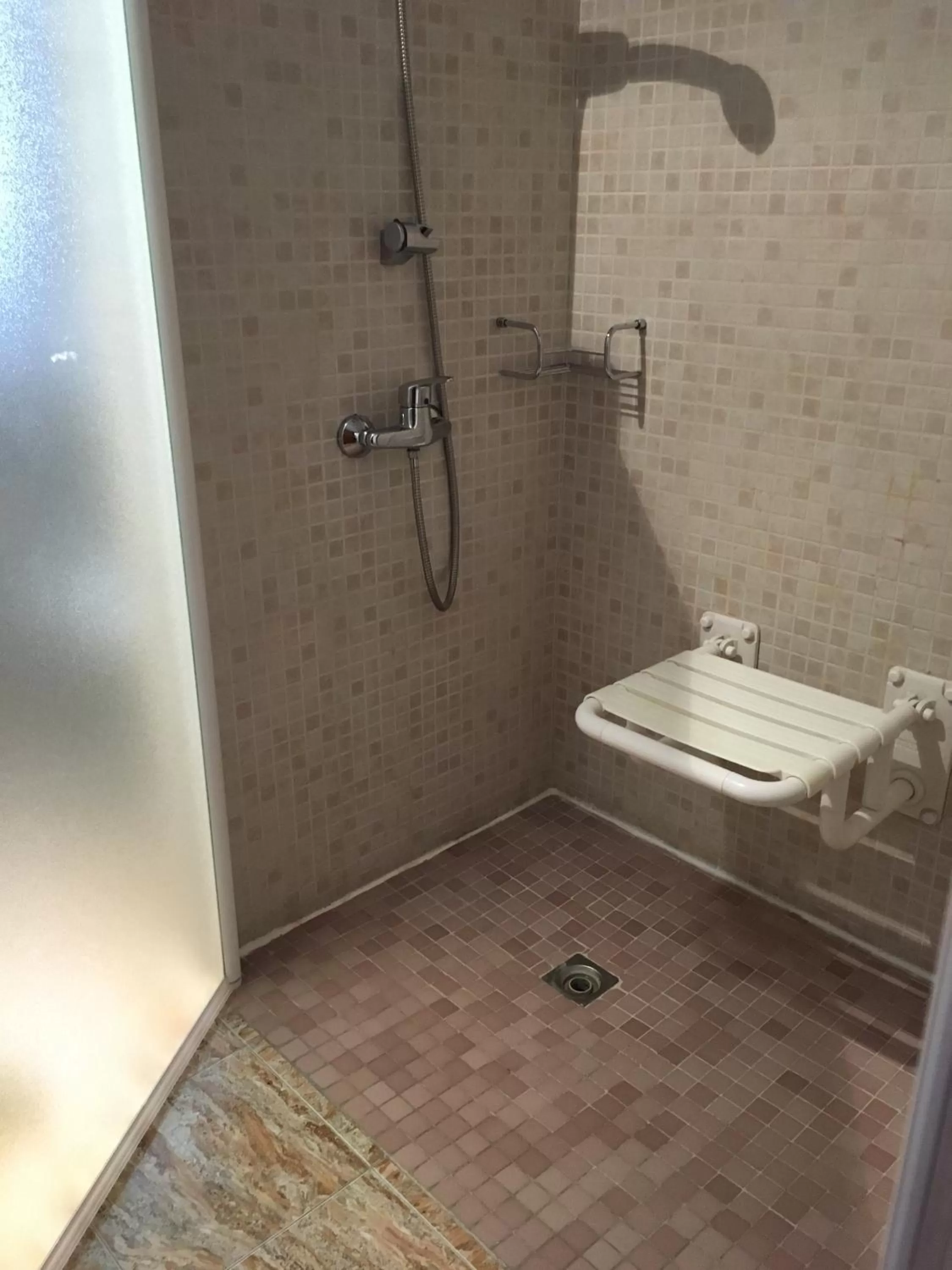 Shower in Hotel Torre Monreal