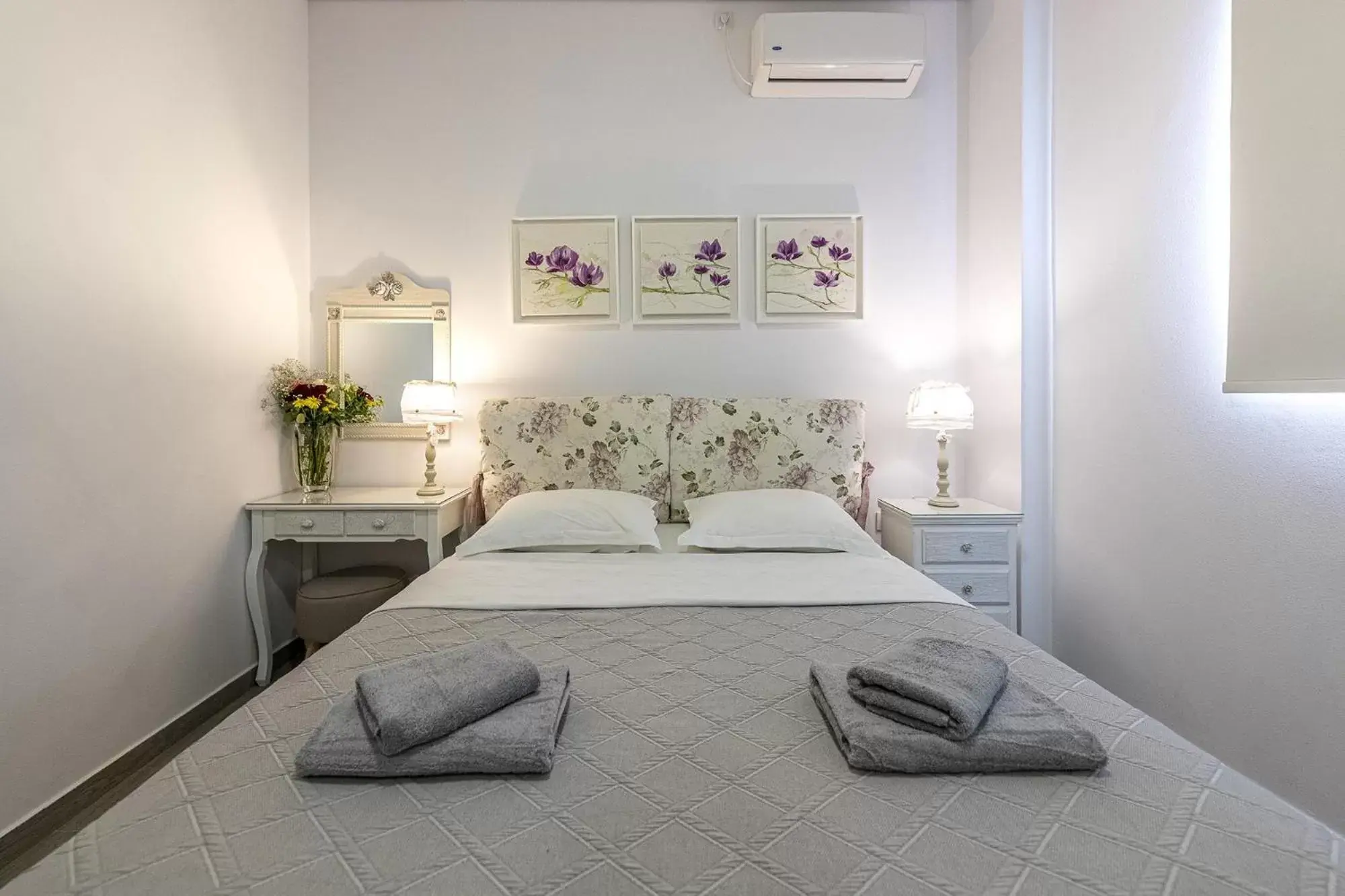 Bed in Comfort Stay Airport Studios - FREE shuttle from the Athens airport