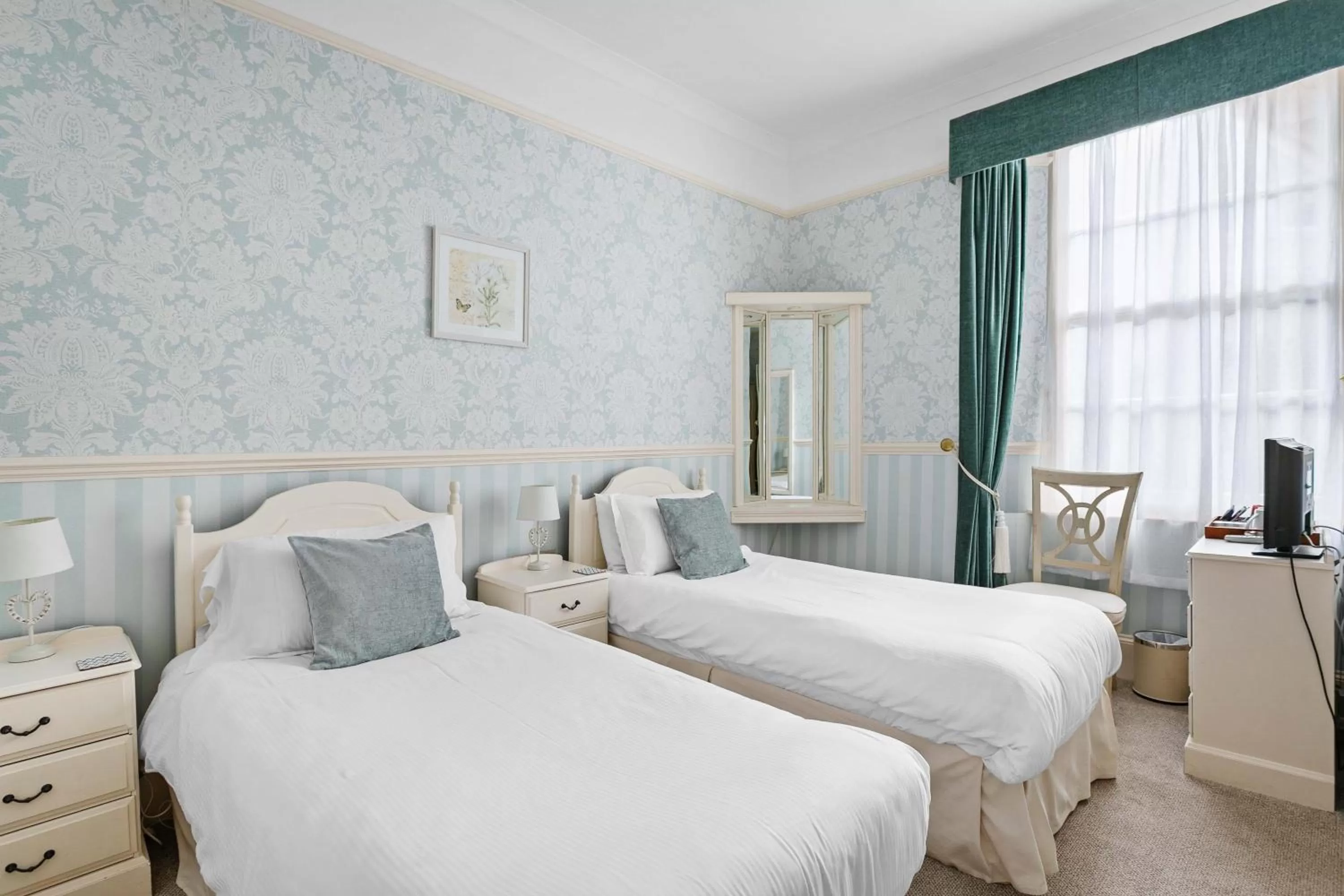 Bedroom, Bed in The Berburry