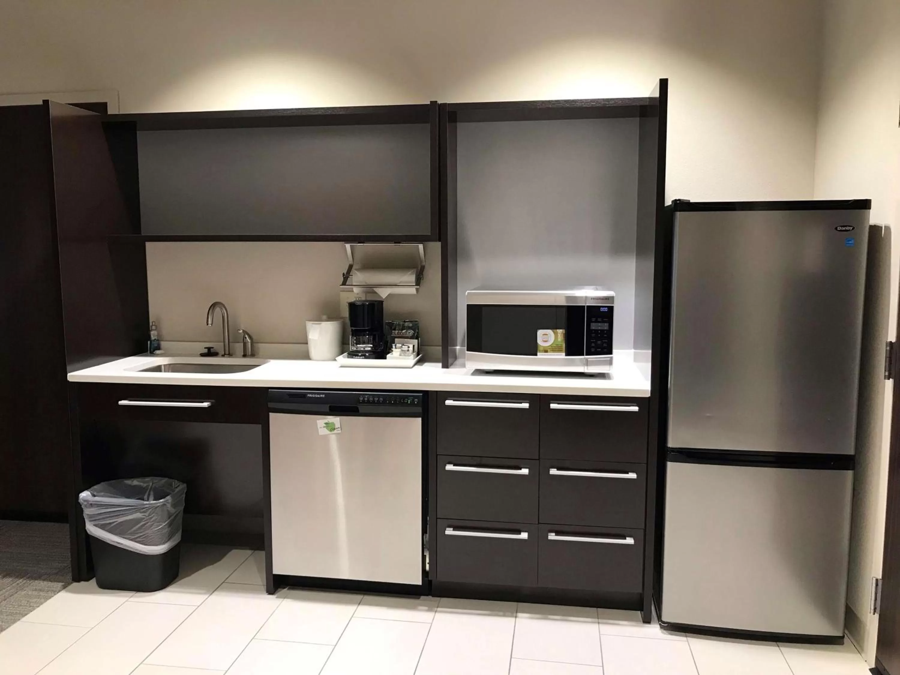Kitchen or kitchenette in Home2 Suites by Hilton Fort Smith