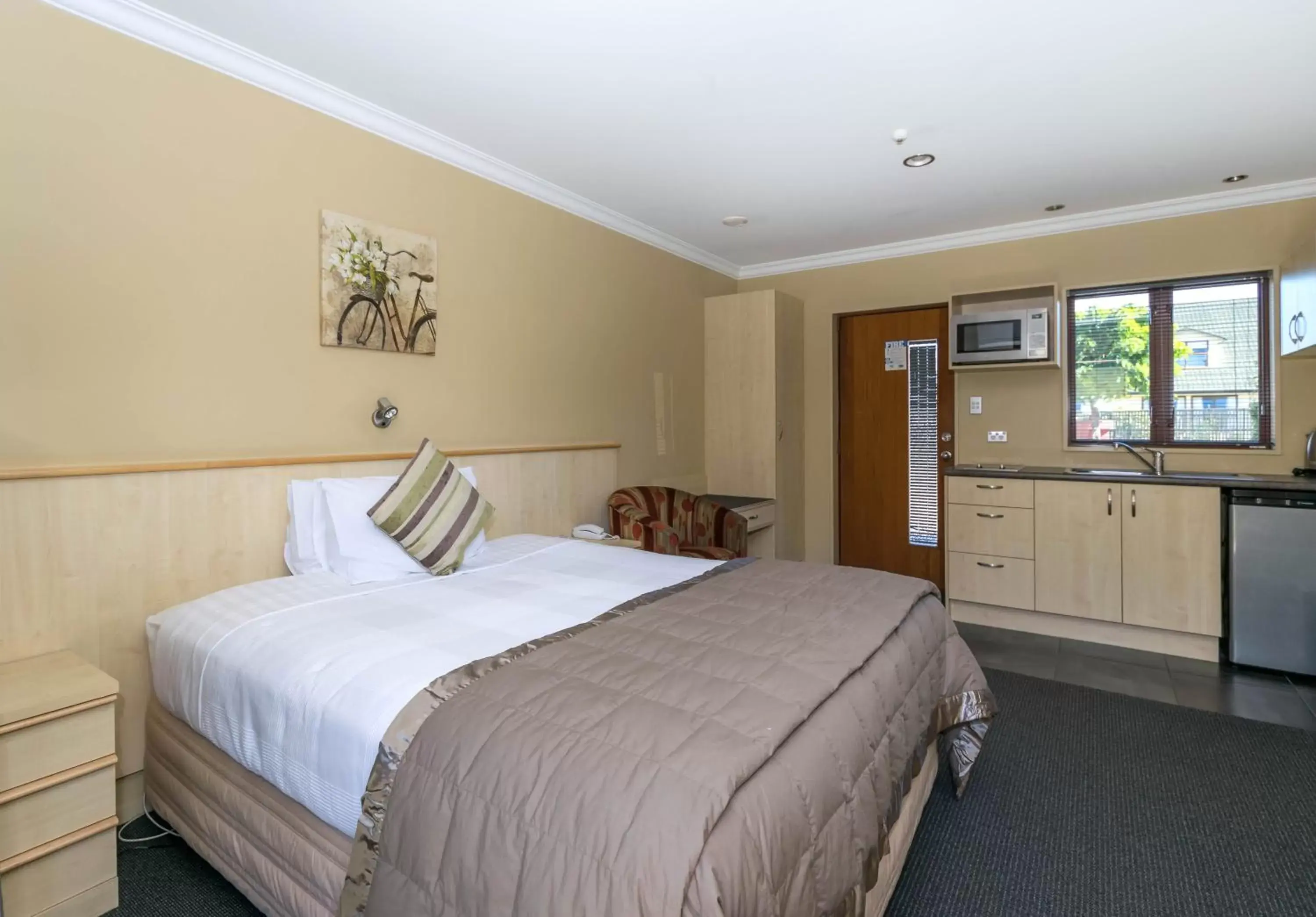 Photo of the whole room, Bed in Blenheim Spa Motor Lodge