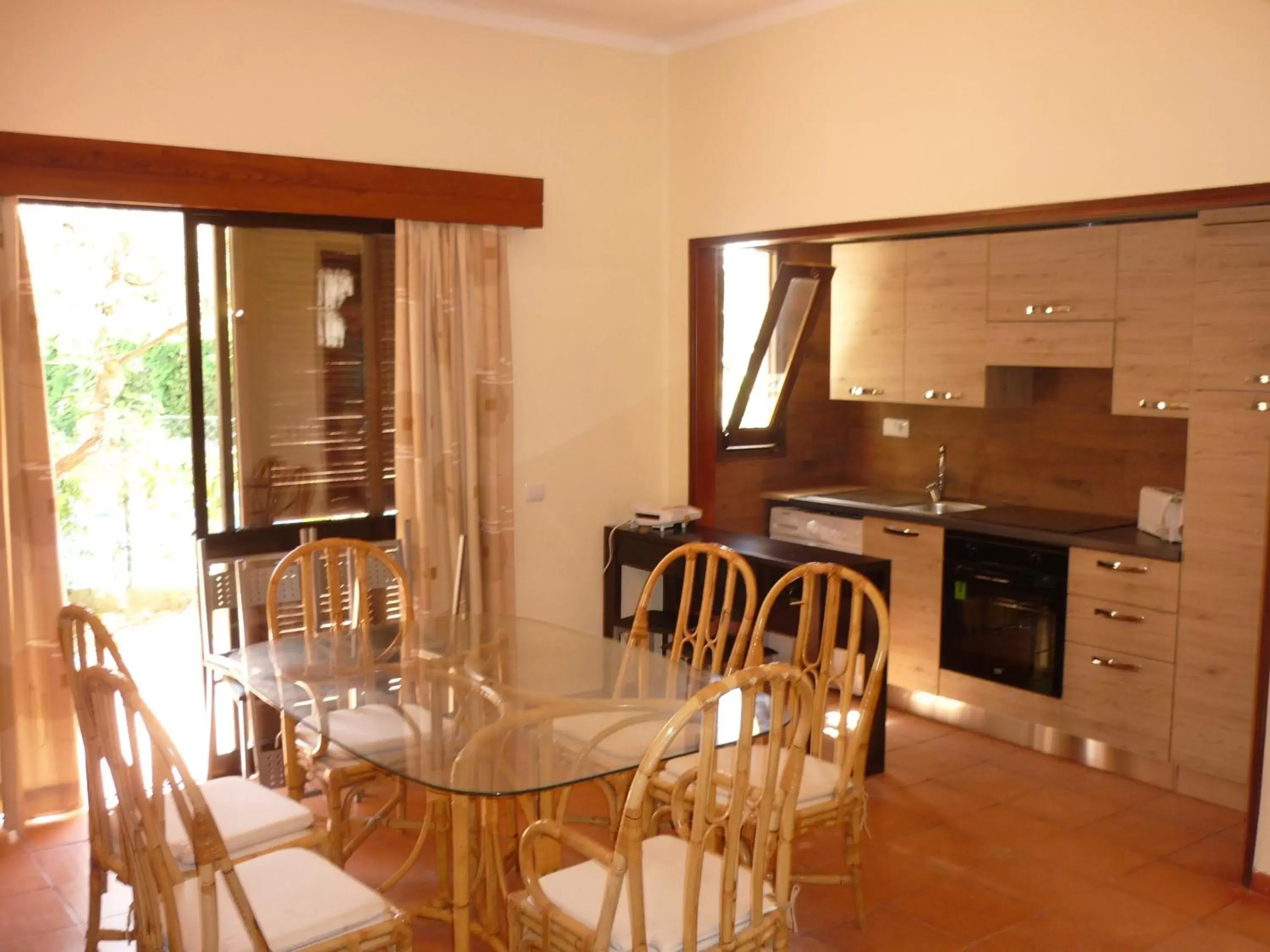 Kitchen or kitchenette, Dining Area in Apartamentos Mar-Sol Villas