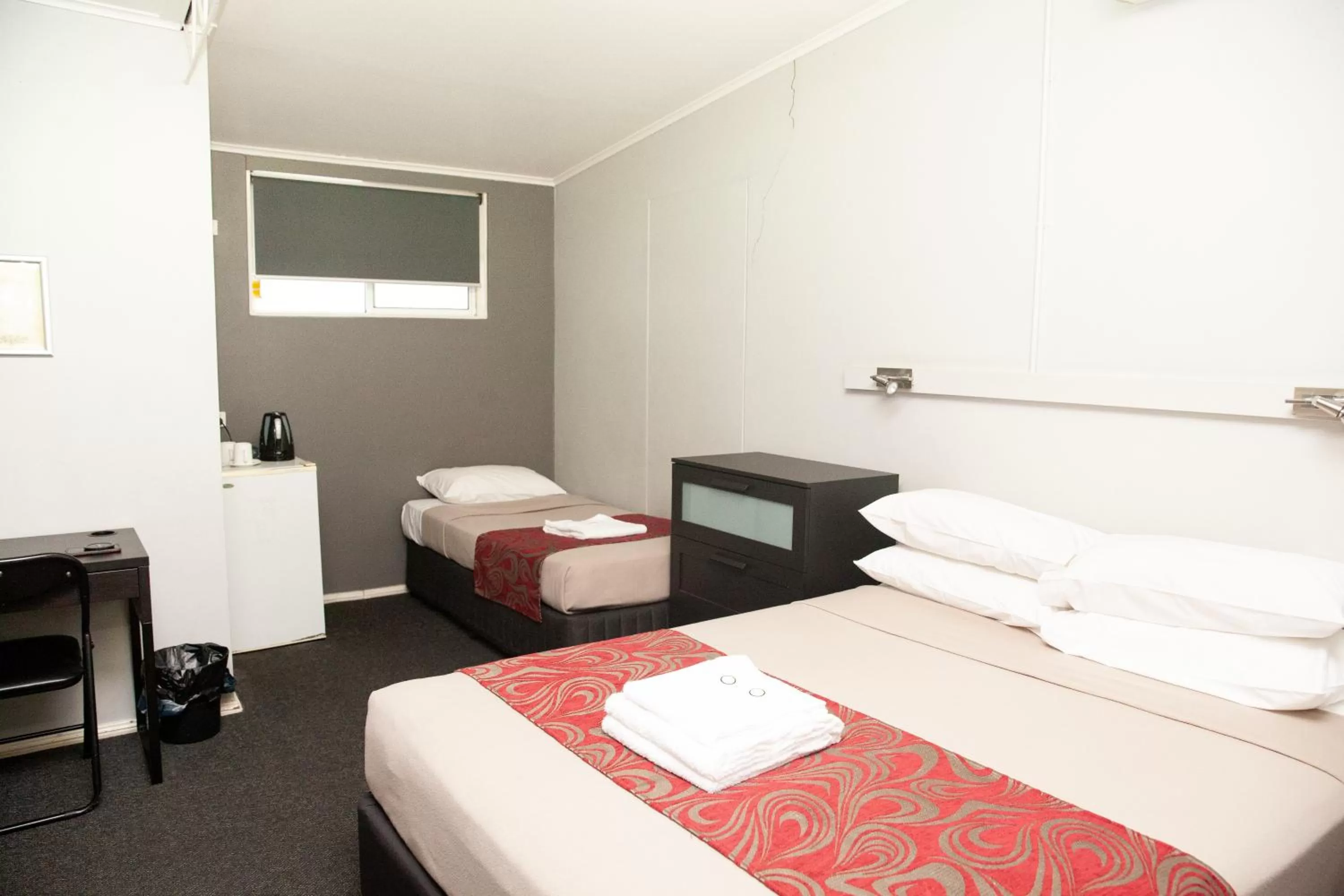 Bed in Royal Hotel Singleton