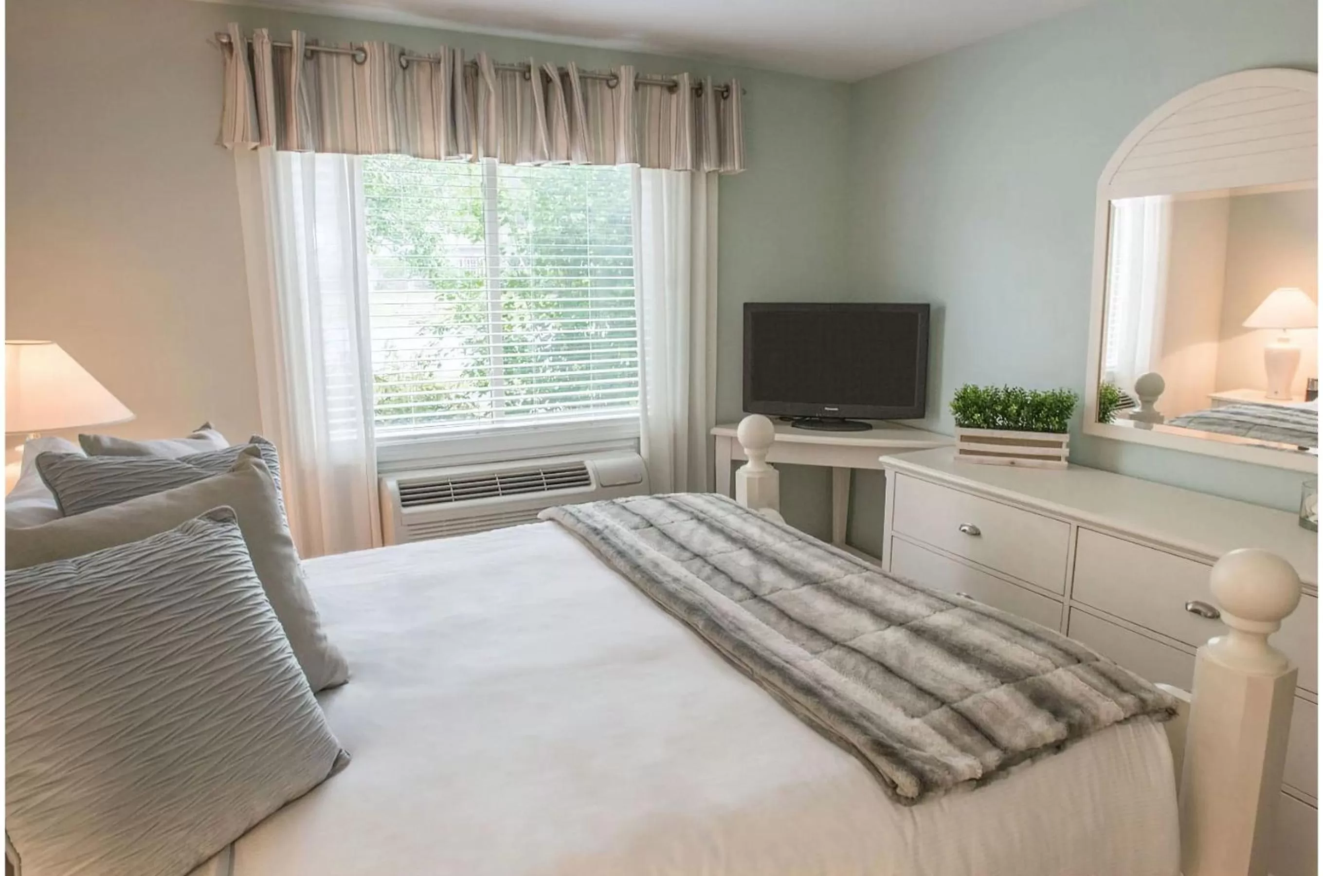 Bed in The Villages at Ocean Edge Resort & Golf Club