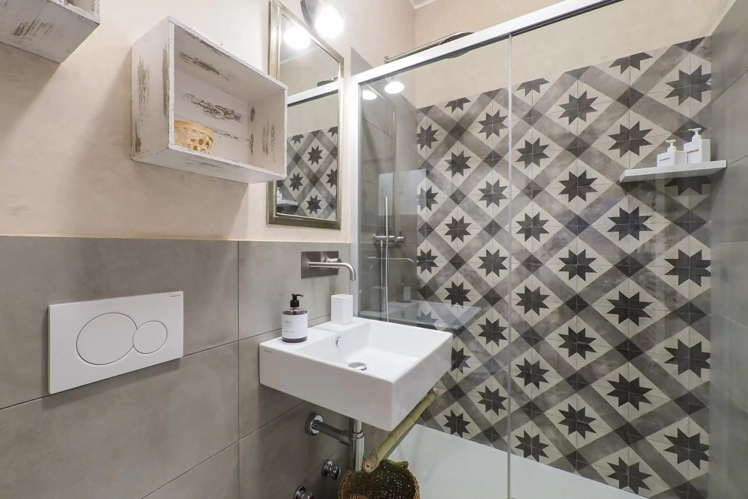 Shower, Bathroom in Tiaré Home Milano