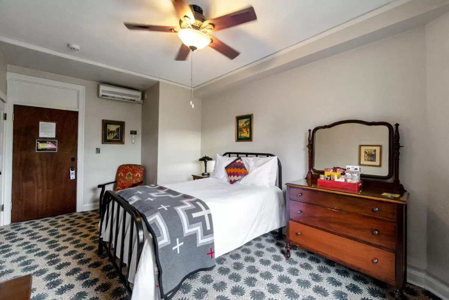 Standard 1 Double in Hotel Congress Standard 1 Double in Hotel Congress