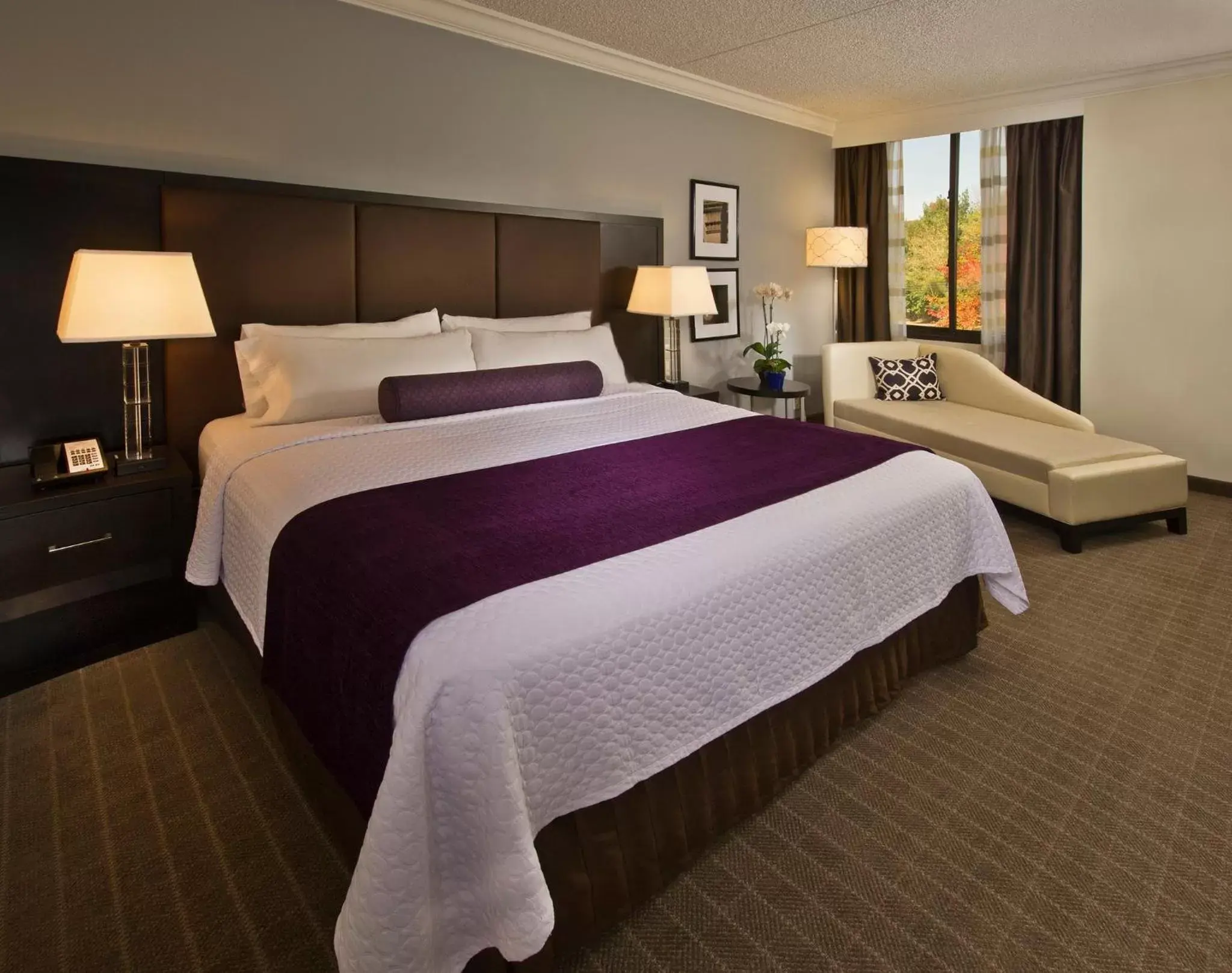 Photo of the whole room, Bed in Crowne Plaza Suffern-Mahwah, an IHG Hotel