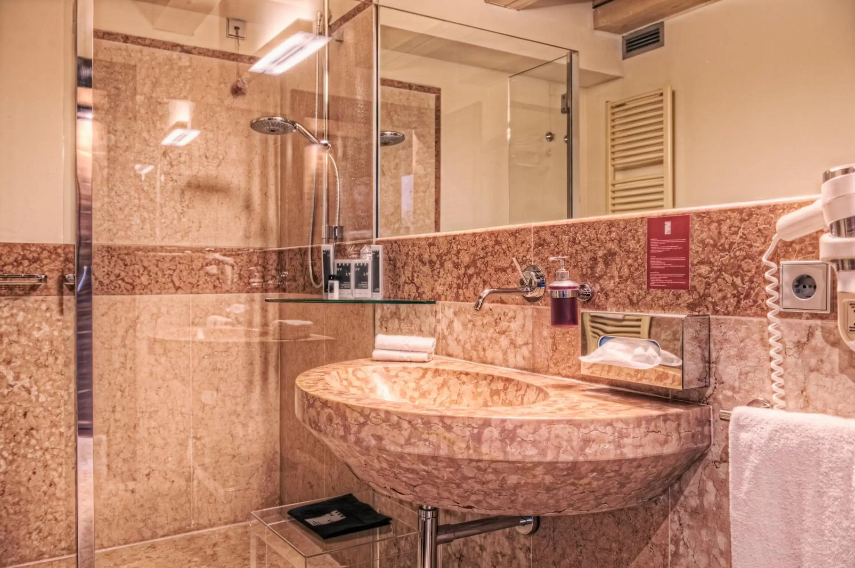 Shower, Bathroom in Hotel Veronesi La Torre