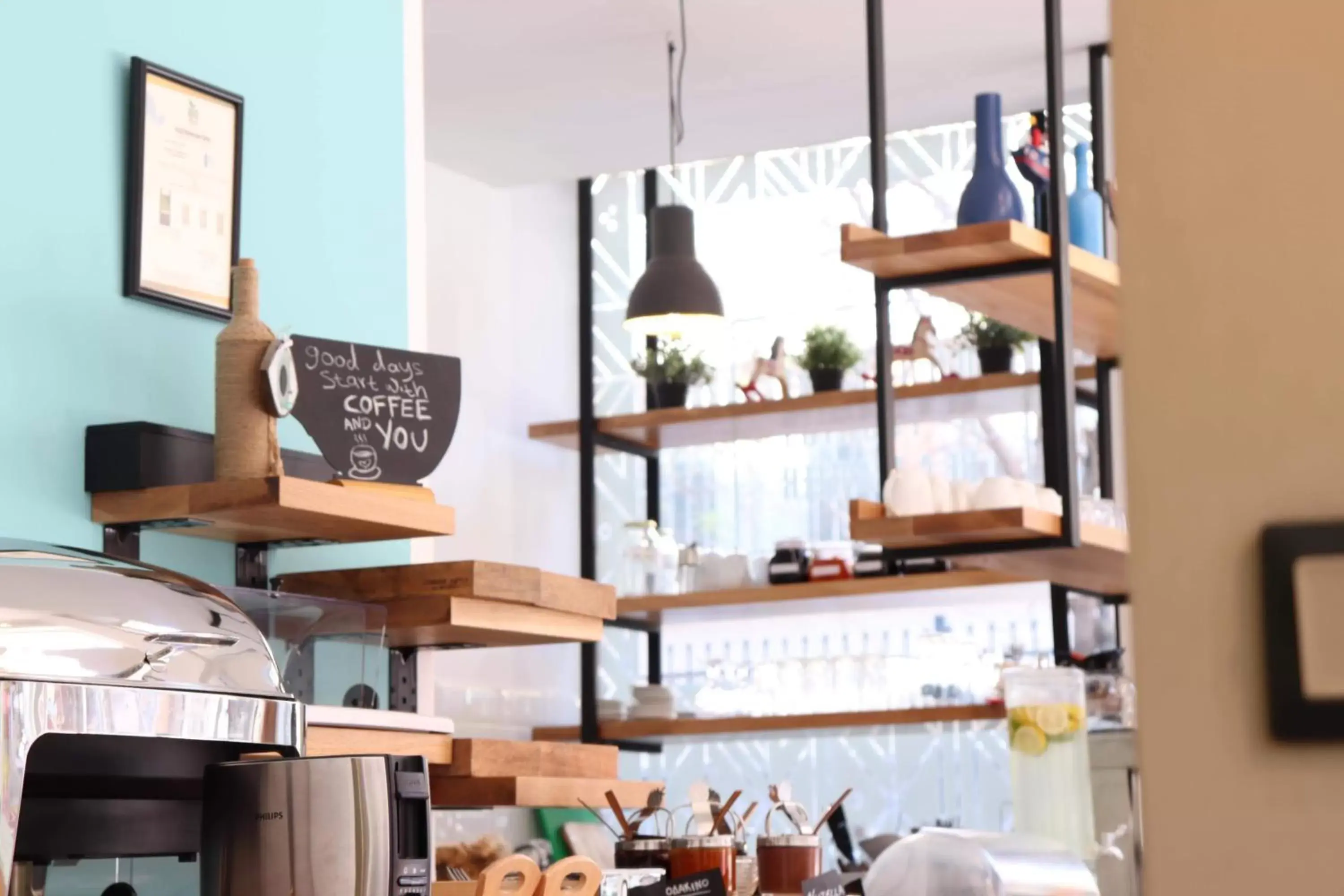 Coffee/tea facilities in Blue Bottle Boutique Hotel