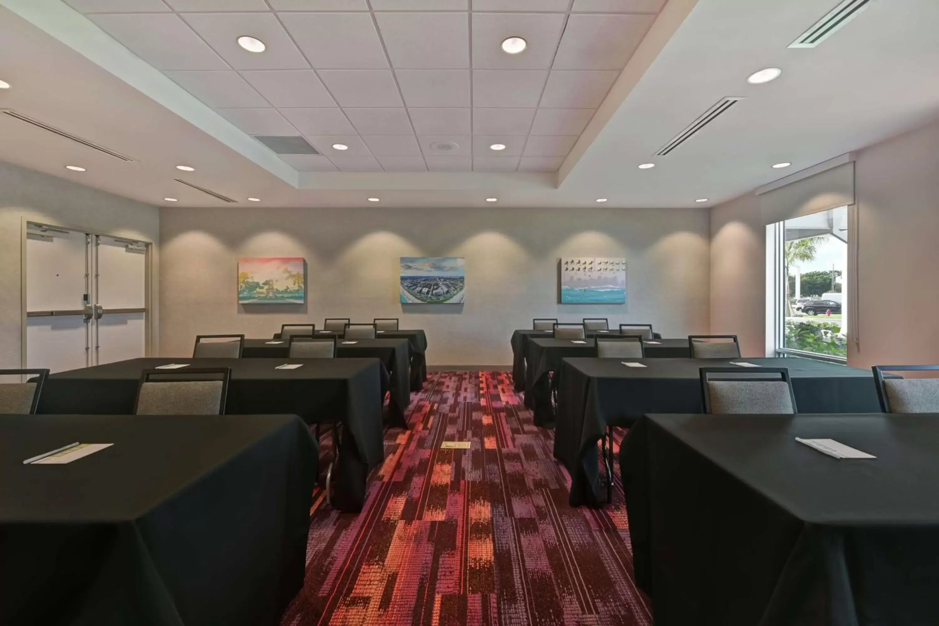 Meeting/conference room, Restaurant/Places to Eat in Home2 Suites By Hilton West Palm Beach Airport