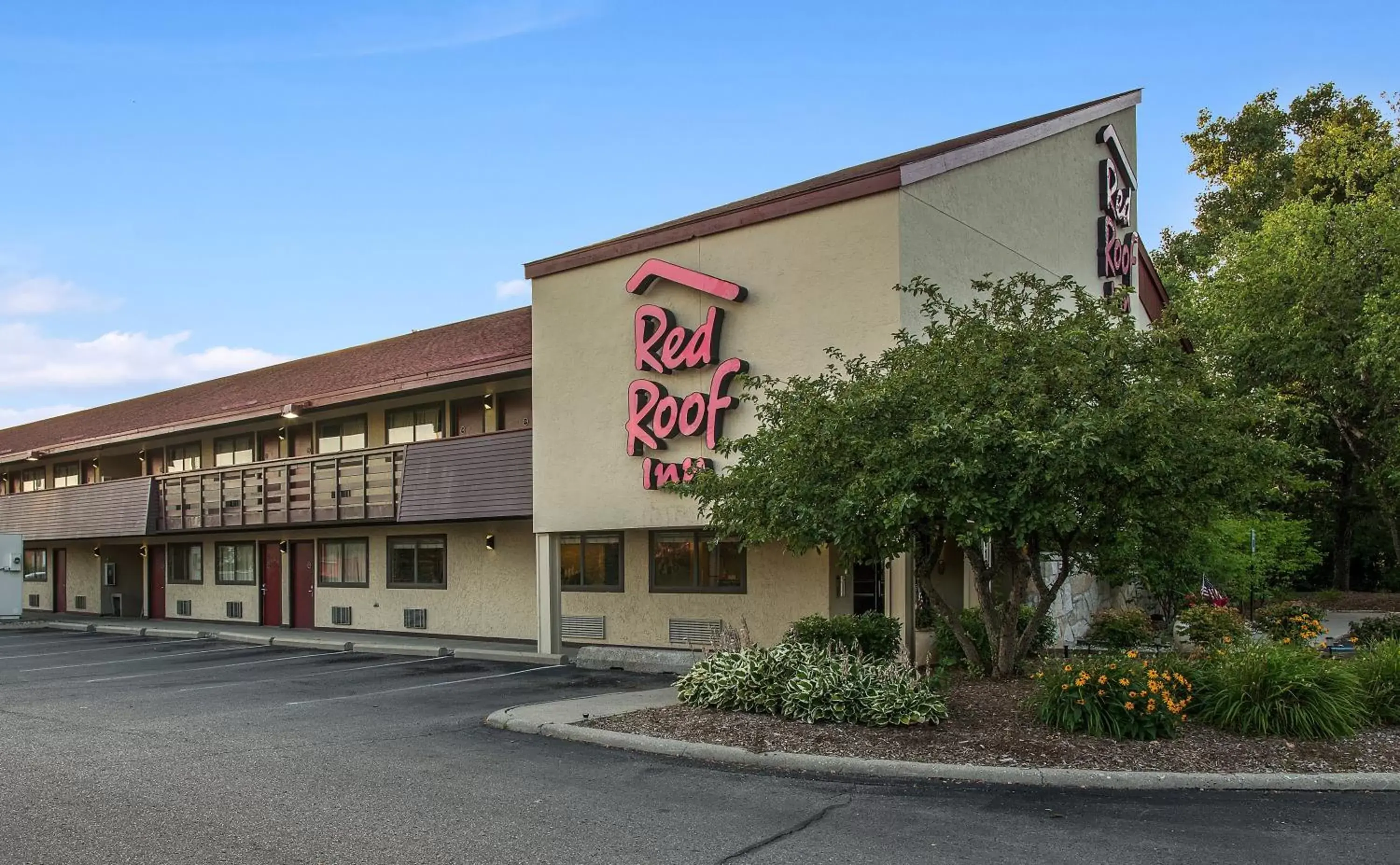 Property Building in Red Roof Inn Detroit - Dearborn-Greenfield Village